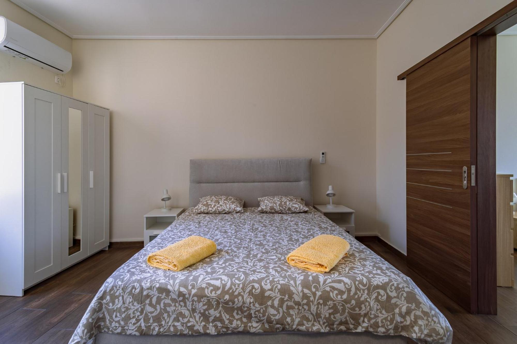 Acropolis Comfy Home in the Heart of Athens for 4 by Filos Inc