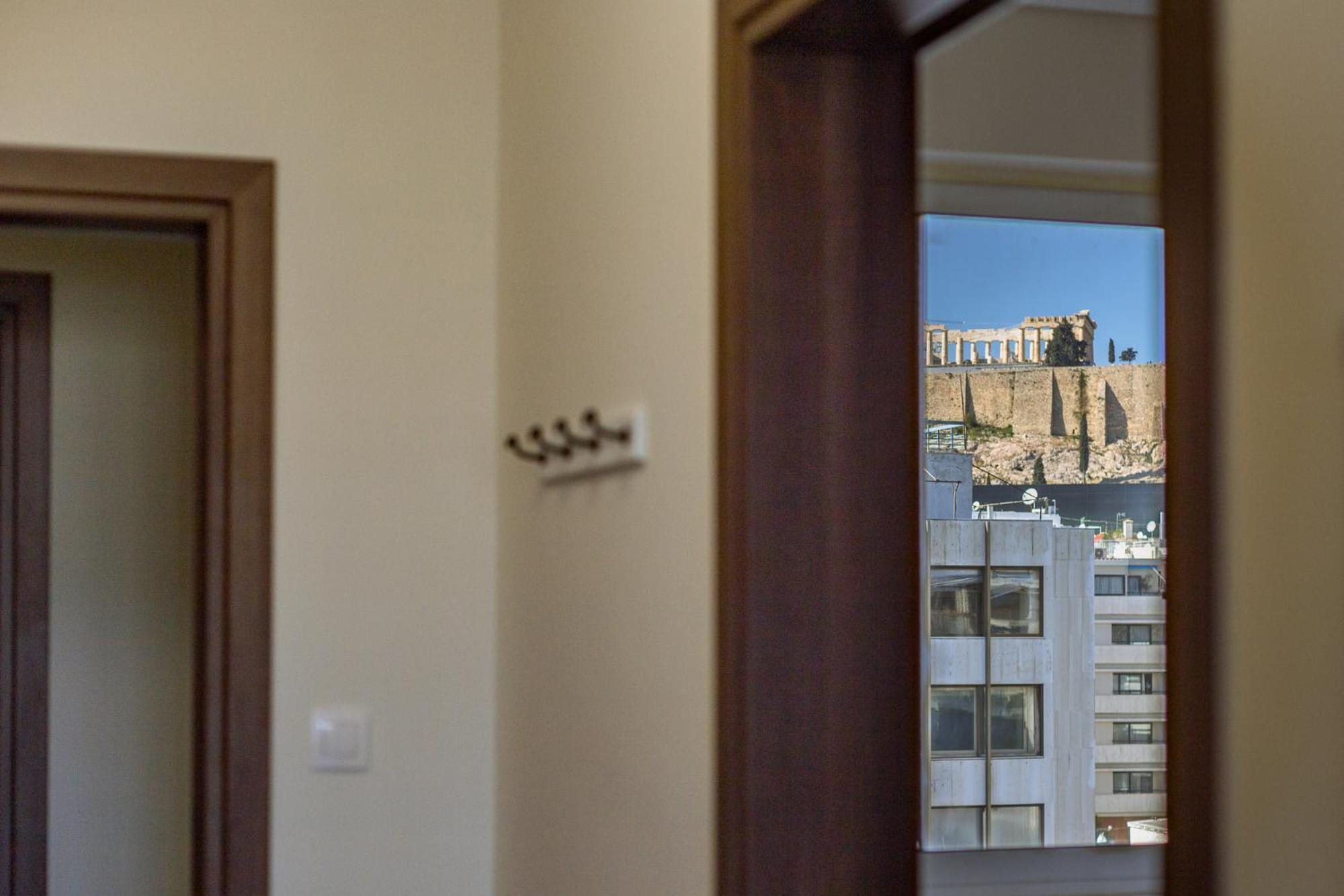 Acropolis Comfy Home in the Heart of Athens for 4 by Filos Inc