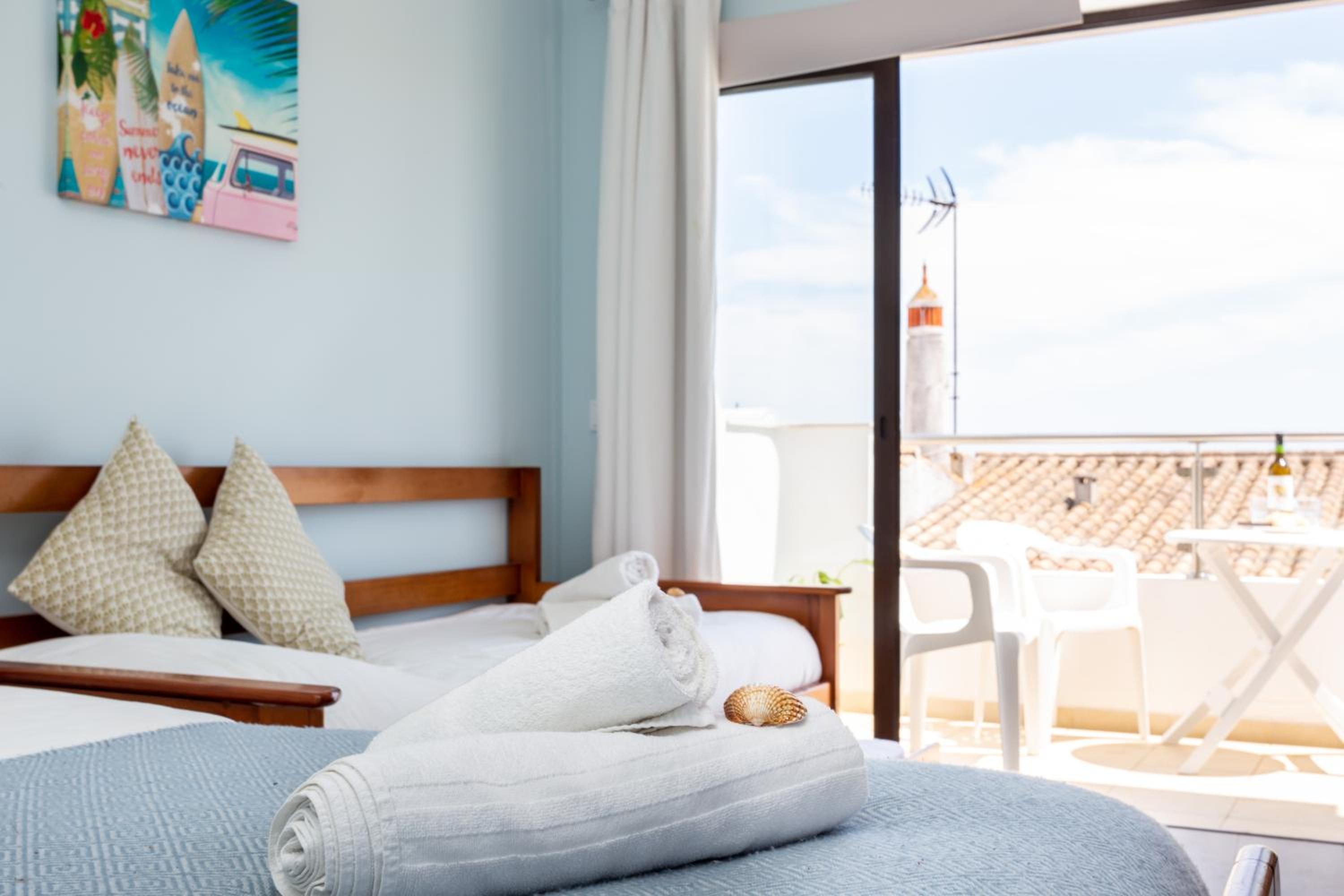 Mariners (4) - Bright and stylish apartment view 2