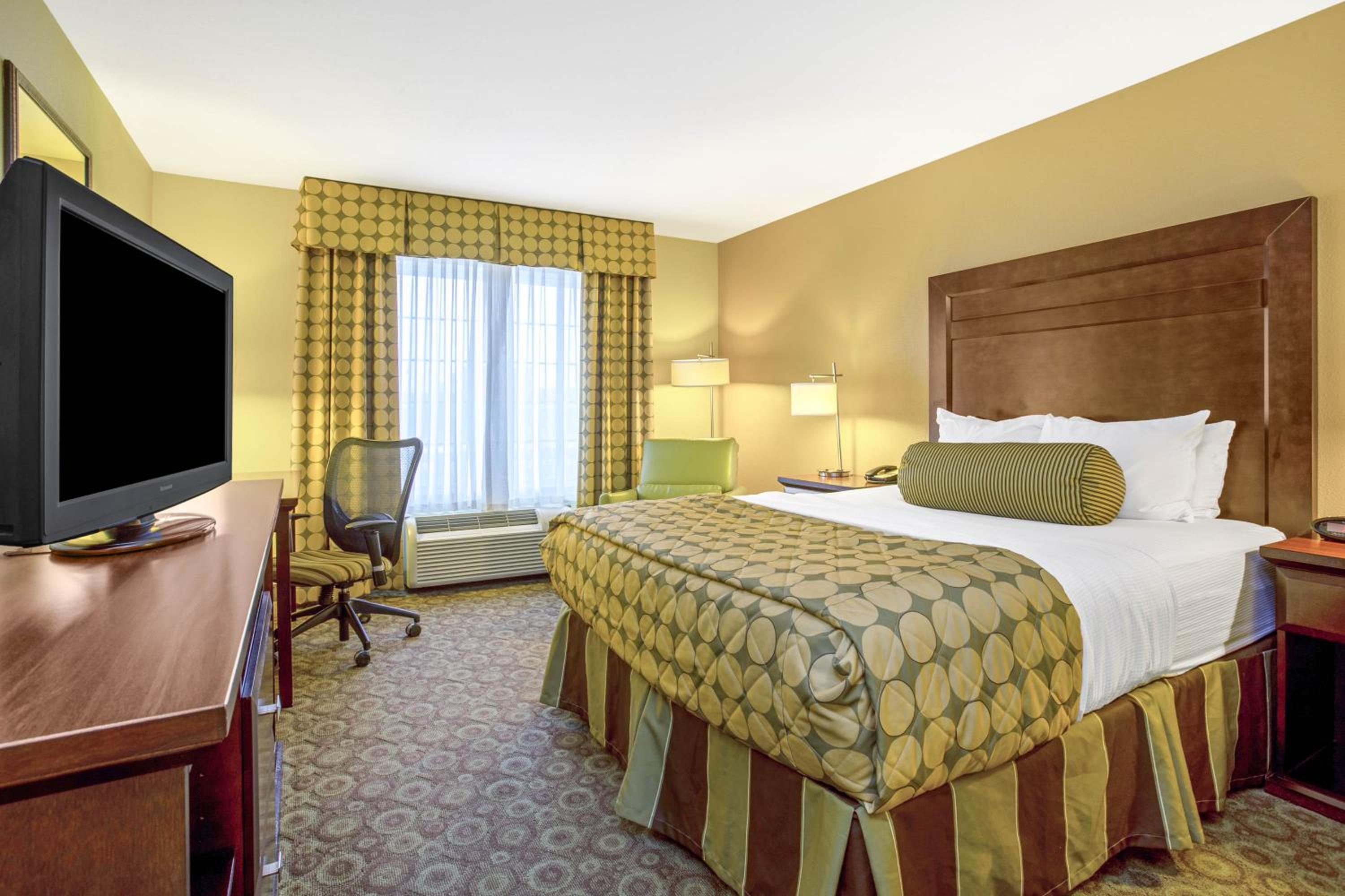 Dickinson Vacations - La Quinta by Wyndham Dickinson - Property Image 47