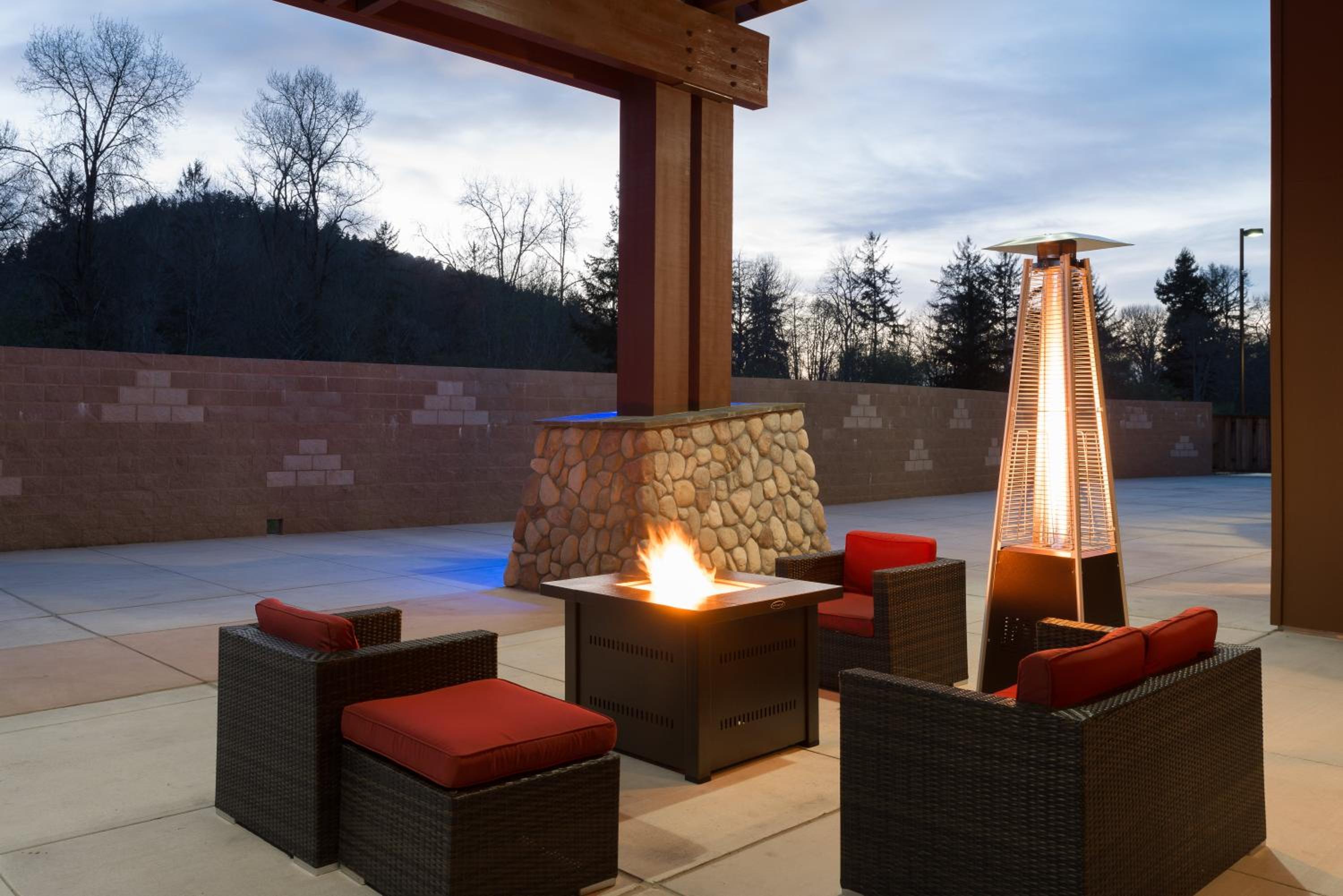 Crescent City Vacations - Holiday Inn Express Redwood National Park, an IHG Hotel - Property Image 4