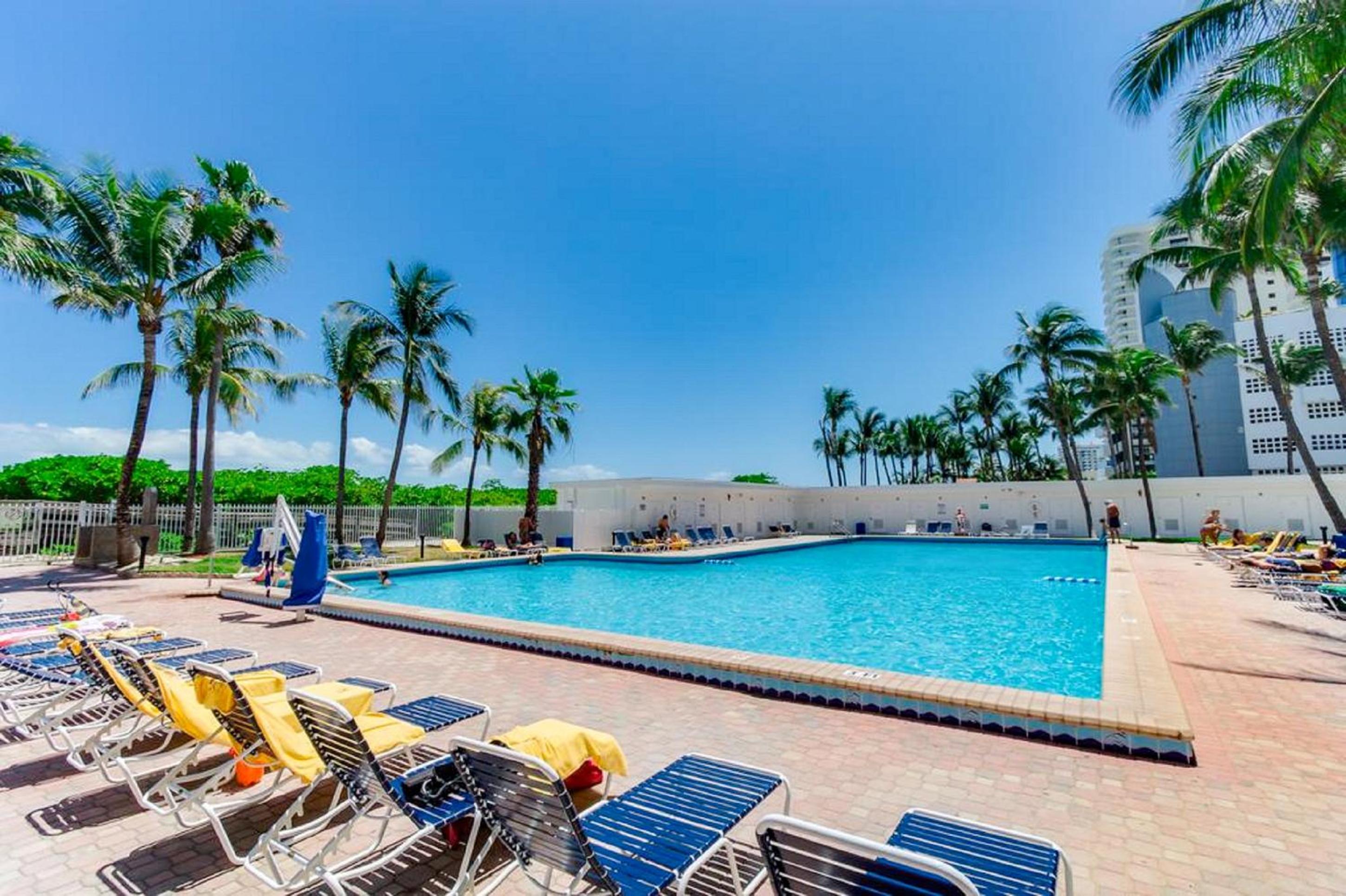 Ocean Front Casablanca Studios with FULL KITCHENS & Beach access By BL Rentals