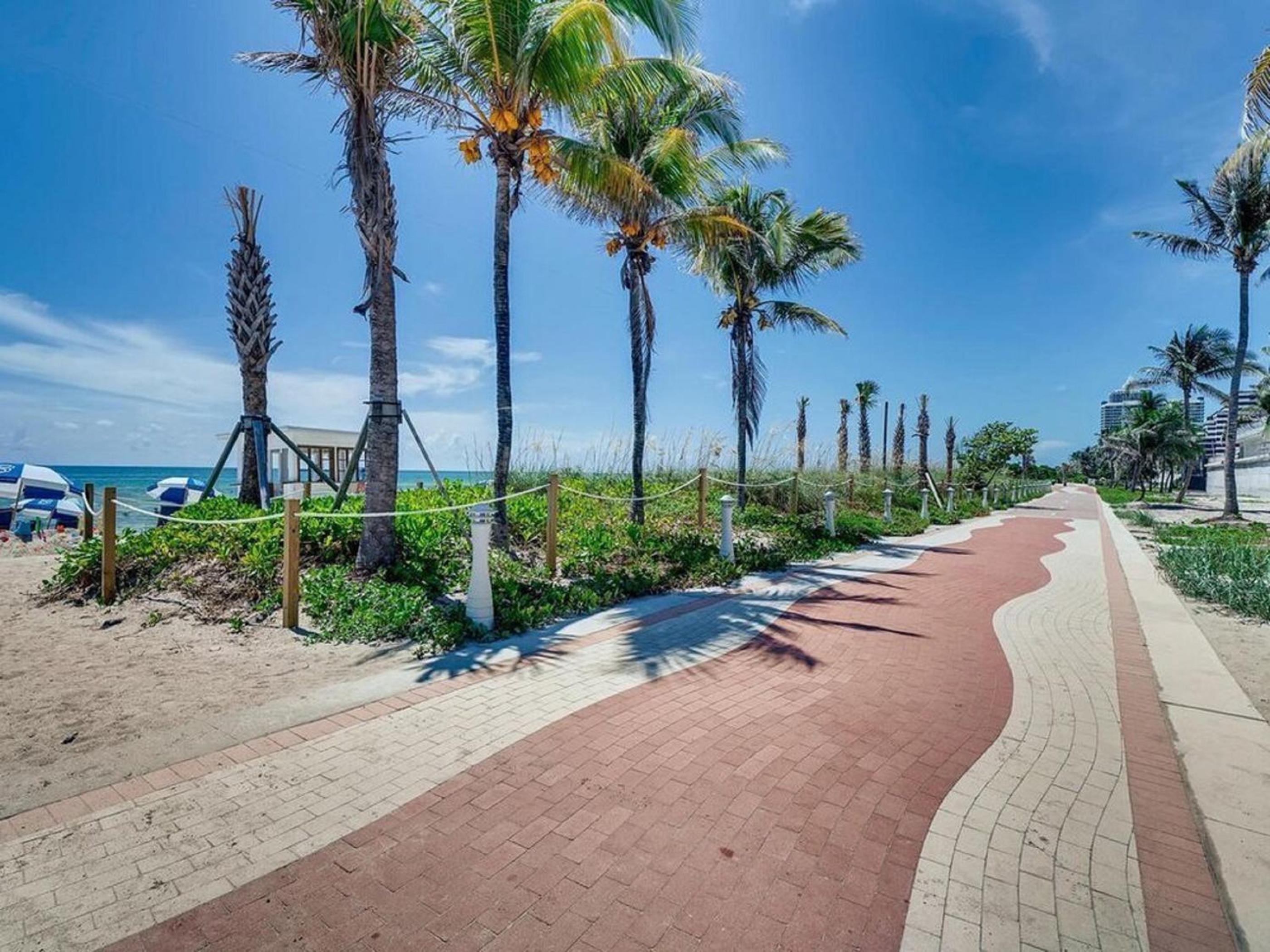 Ocean Front Casablanca Studios with FULL KITCHENS & Beach access By BL Rentals