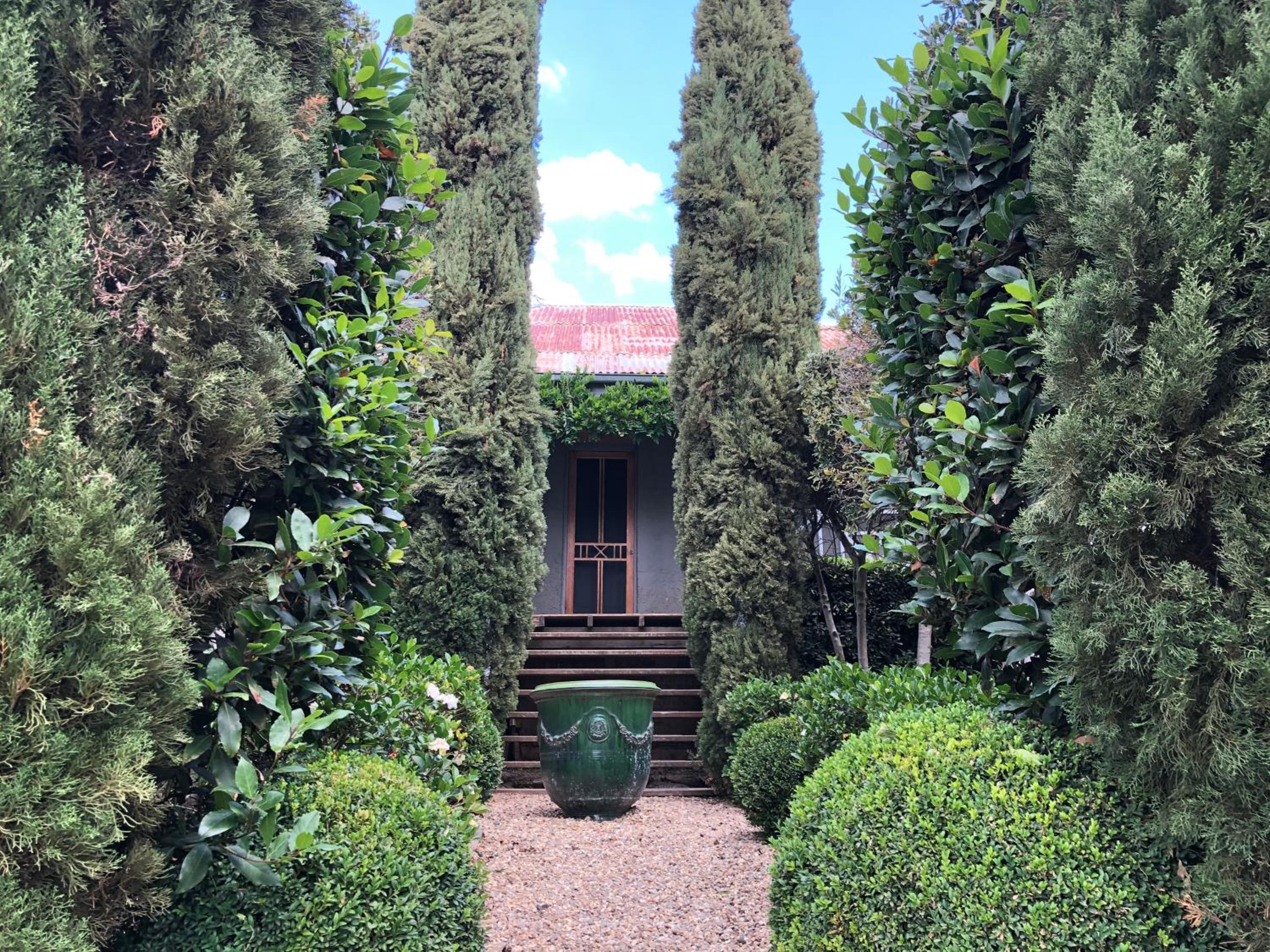 French Cottage Beechworth with stunning Alfresco Garden view 2