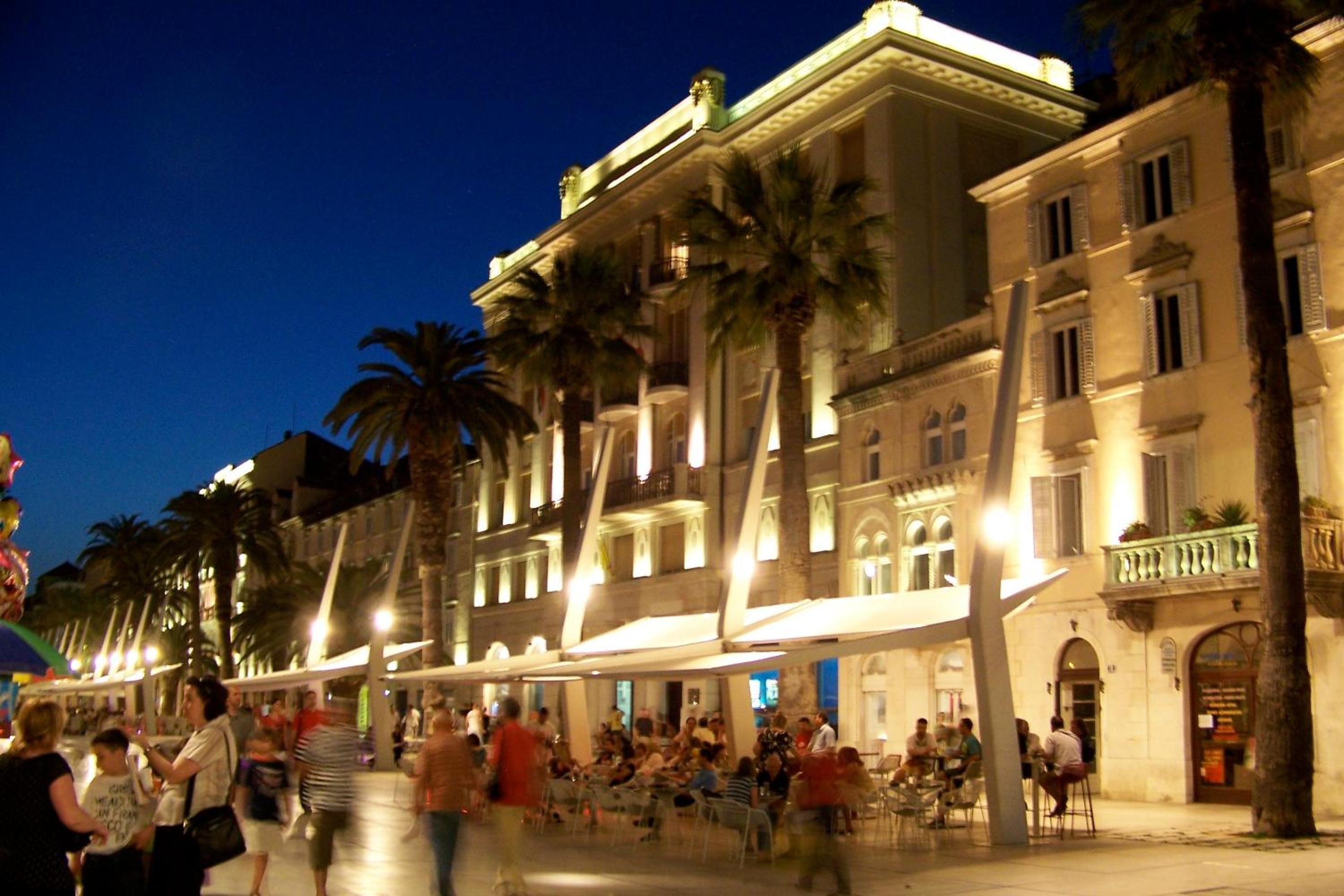 Riva Waterfront Apartments en Split — human