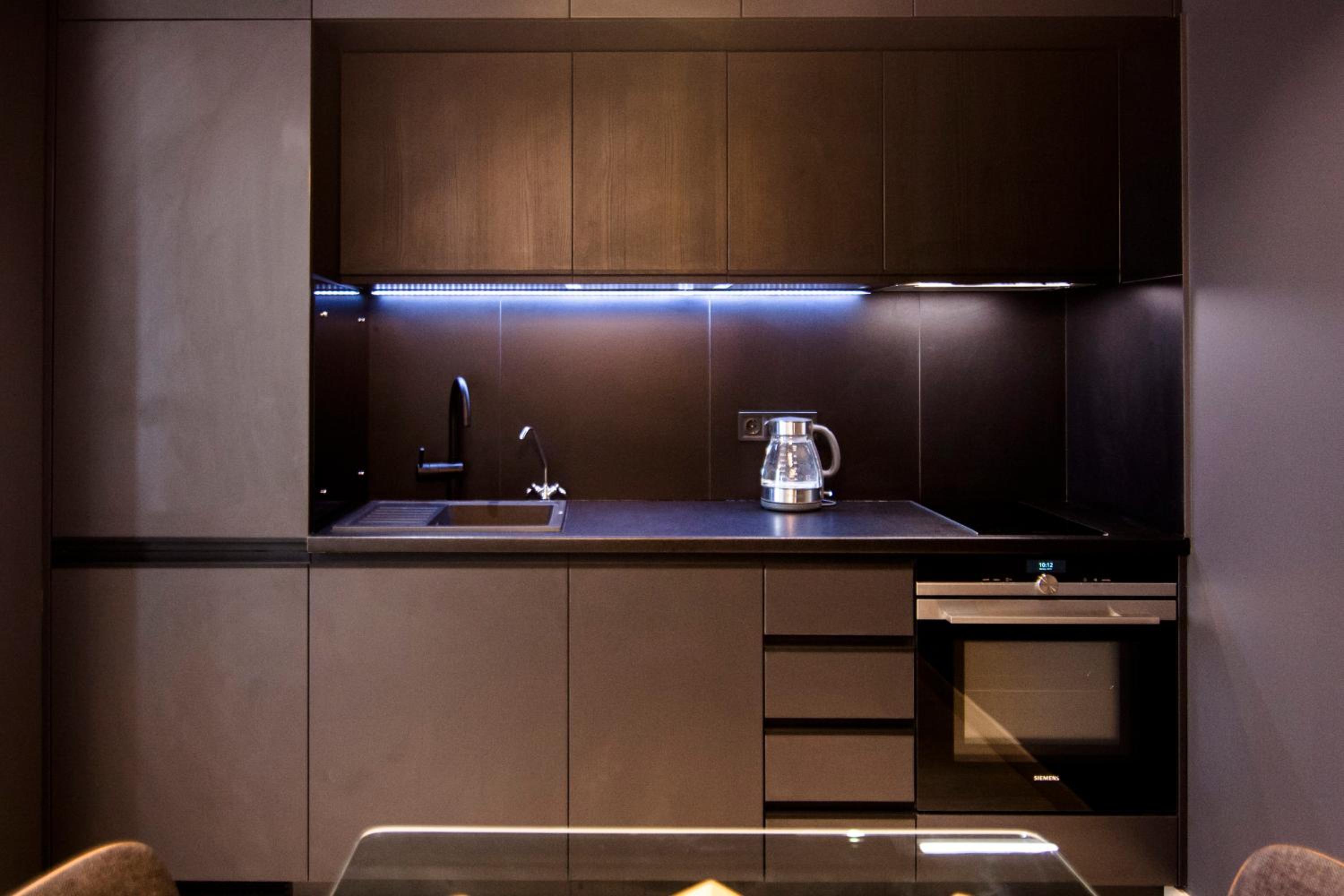 Royal Tower Residence Big VIP Apartment in Center Floor 27 view 4