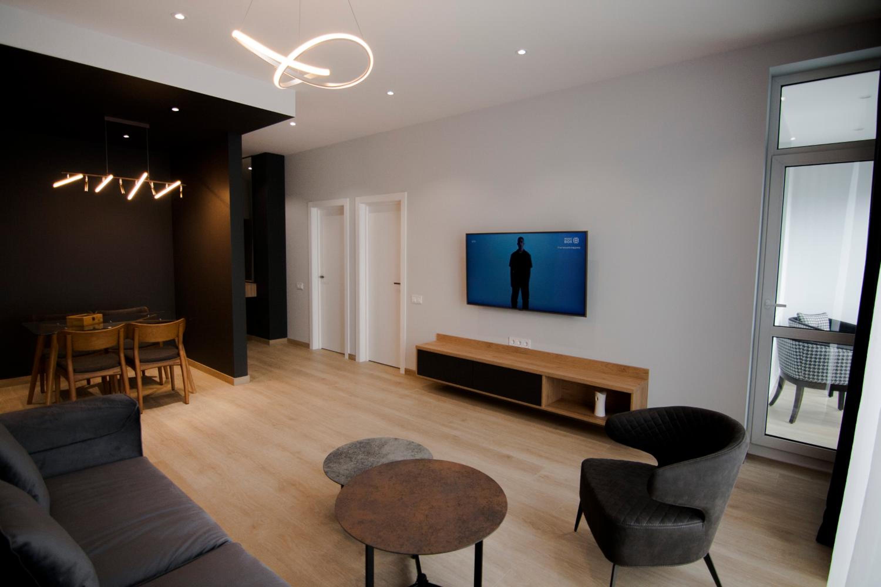 Royal Tower Residence Big VIP Apartment in Center Floor 27 view 5