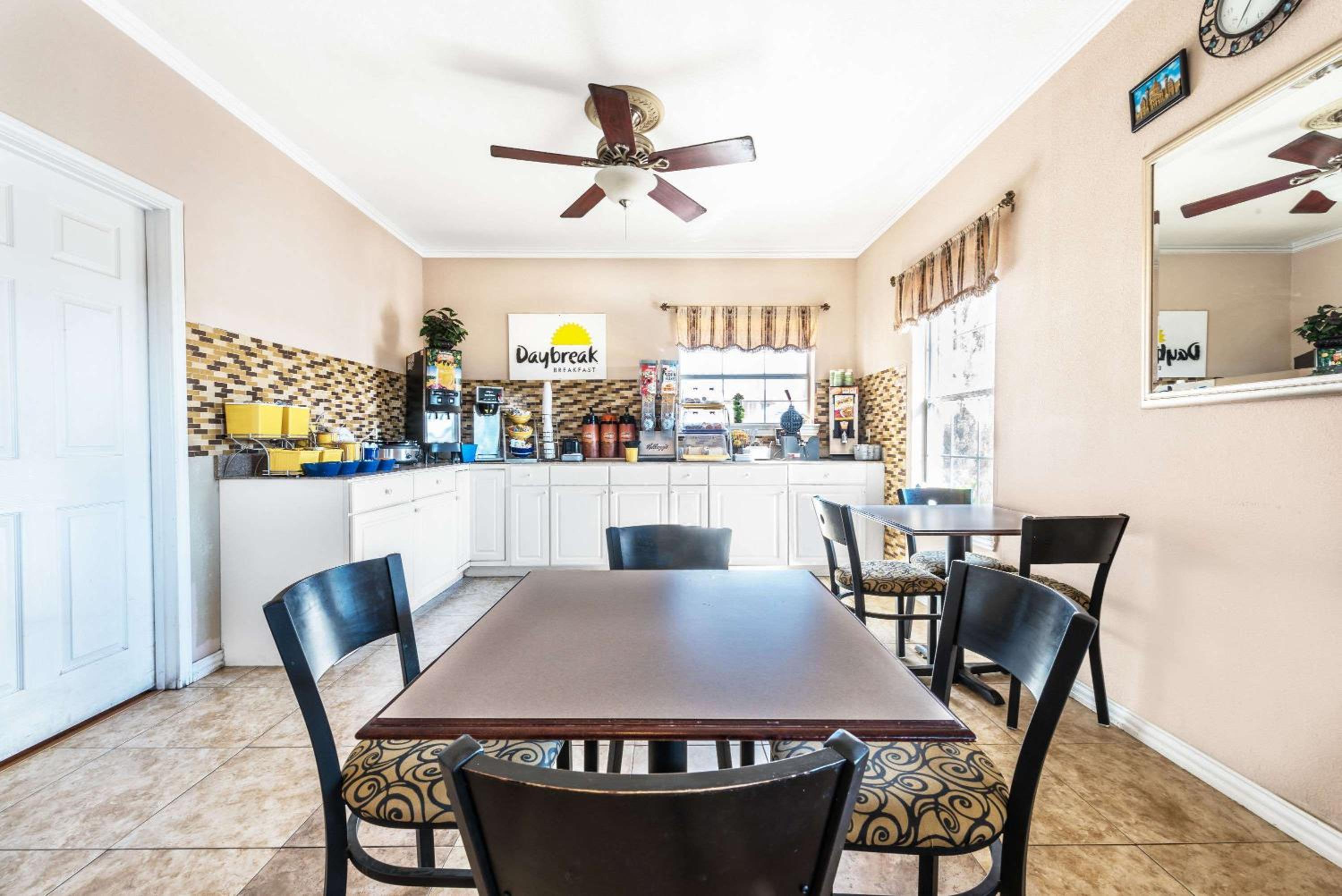 Gainesville Vacations - Days Inn by Wyndham Gainesville - Property Image 12