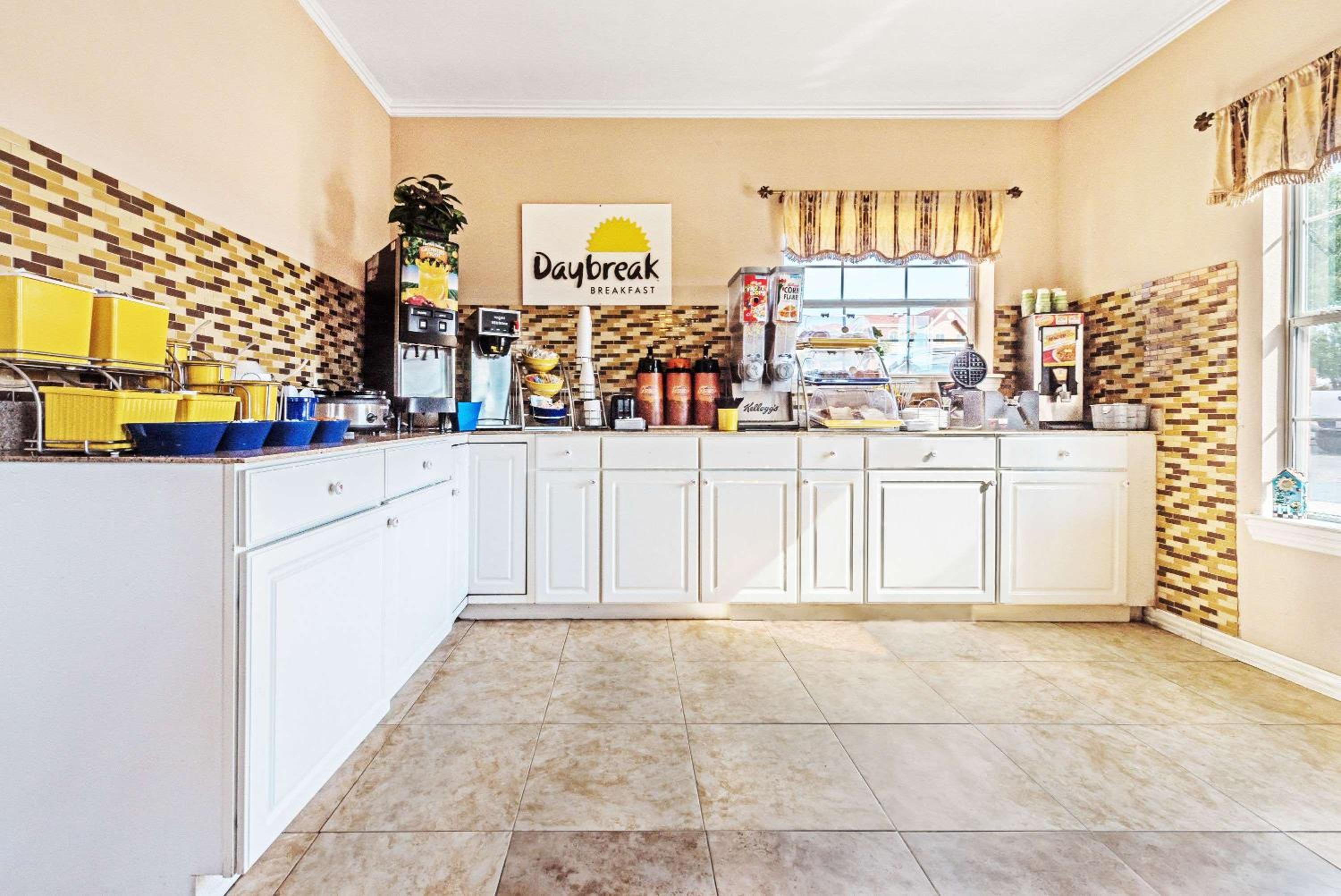 Gainesville Vacations - Days Inn by Wyndham Gainesville - Property Image 10