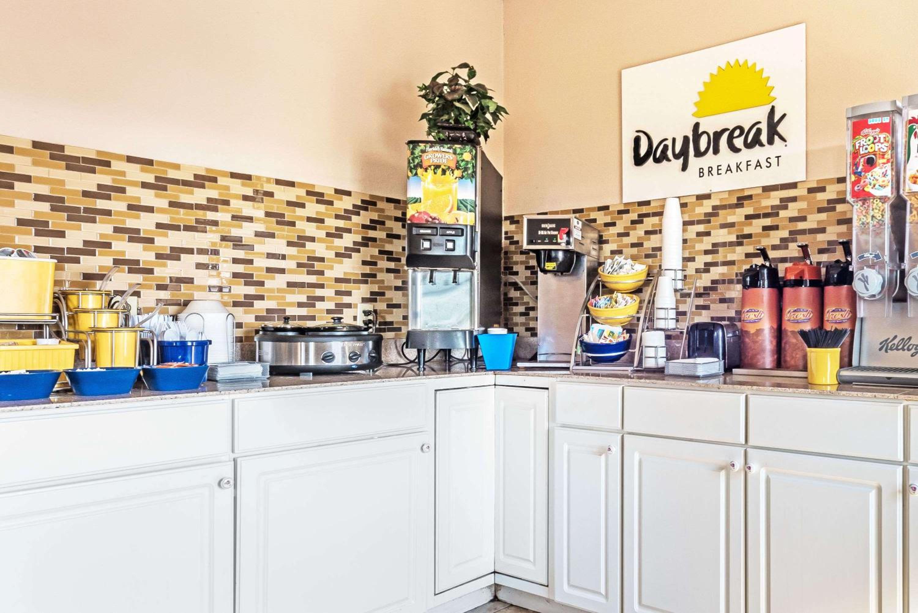 Gainesville Vacations - Days Inn by Wyndham Gainesville - Property Image 11