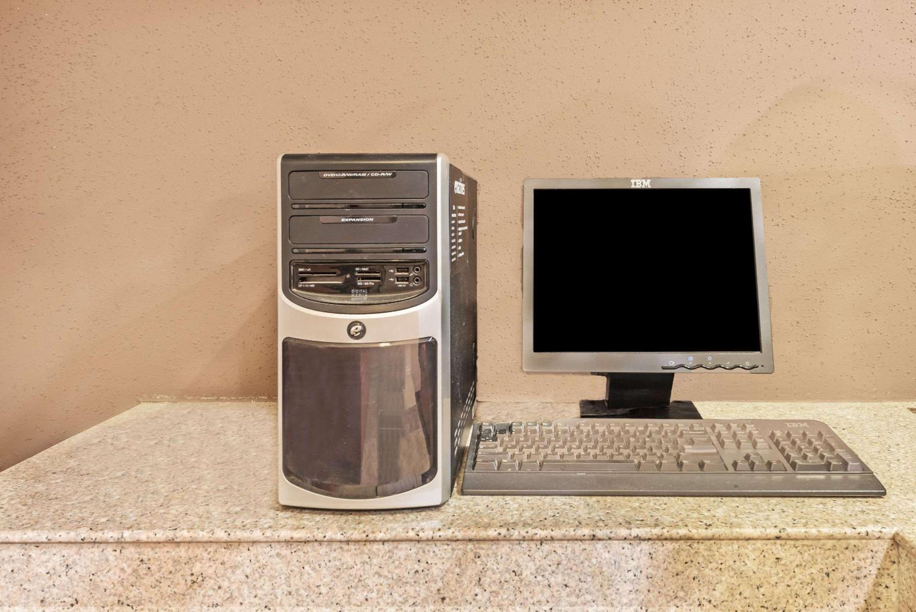 Gainesville Vacations - Days Inn by Wyndham Gainesville - Property Image 9