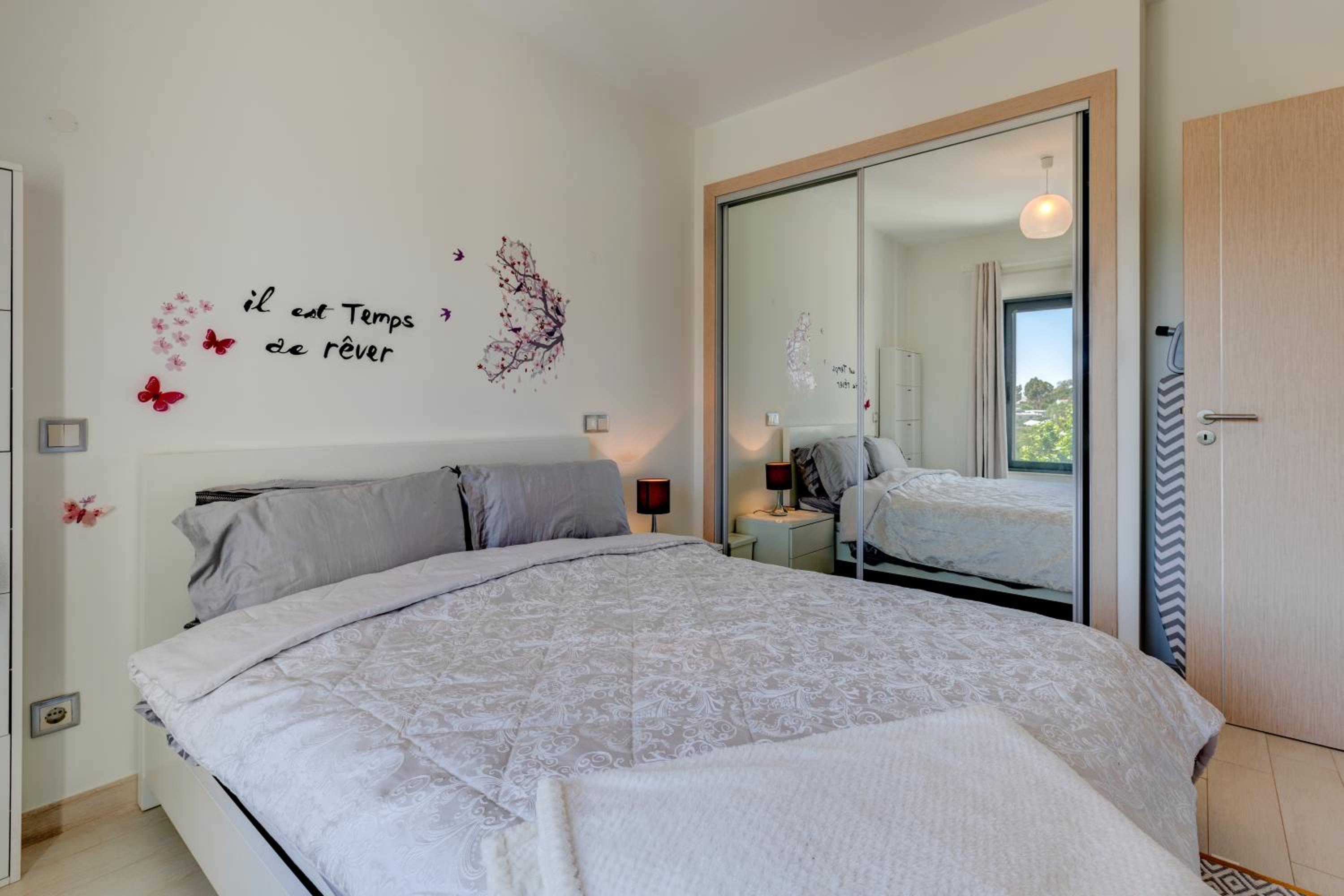 One Bedroom Apartment in Albur Village 2J