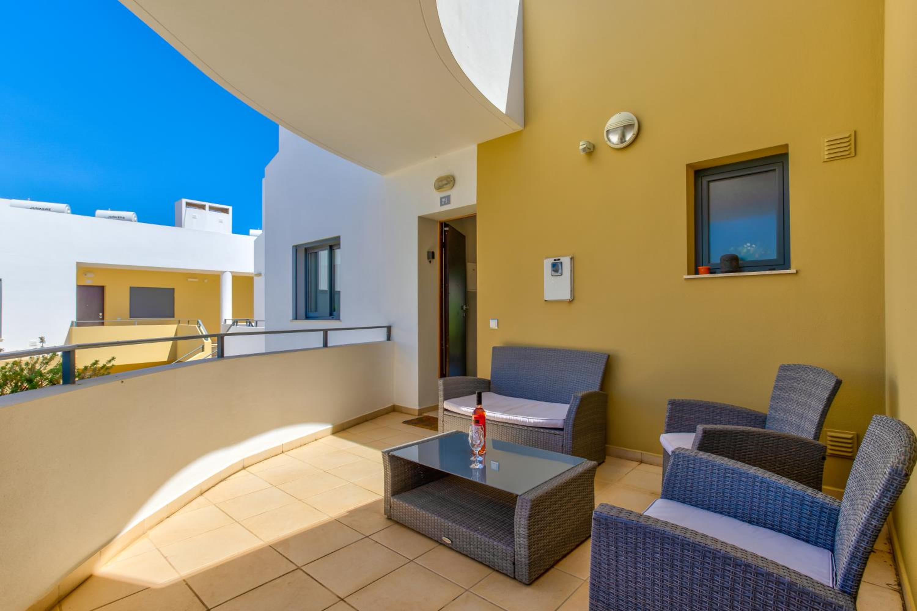 One Bedroom Apartment in Albur Village 2J