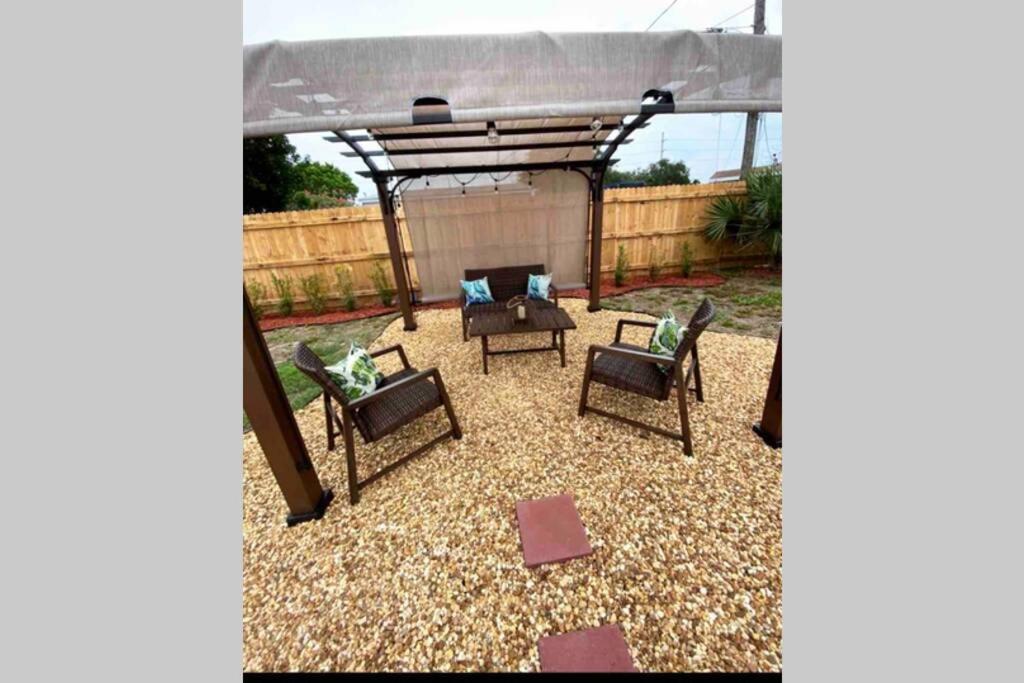 Private single family home - 10 minutes from beach view 4
