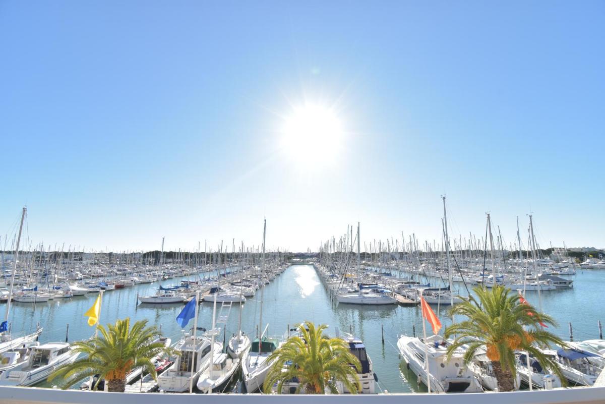Studio cabine vue port grand pavois M