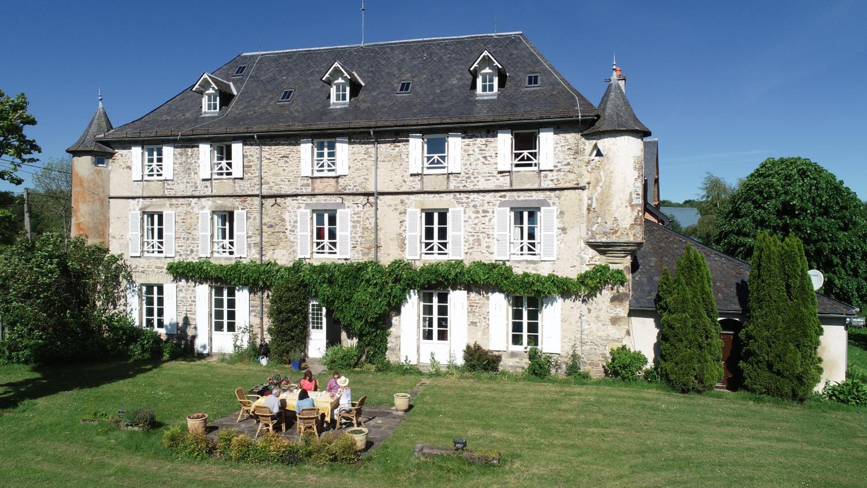 Château de Savennes - Caveau de sabrage view 3