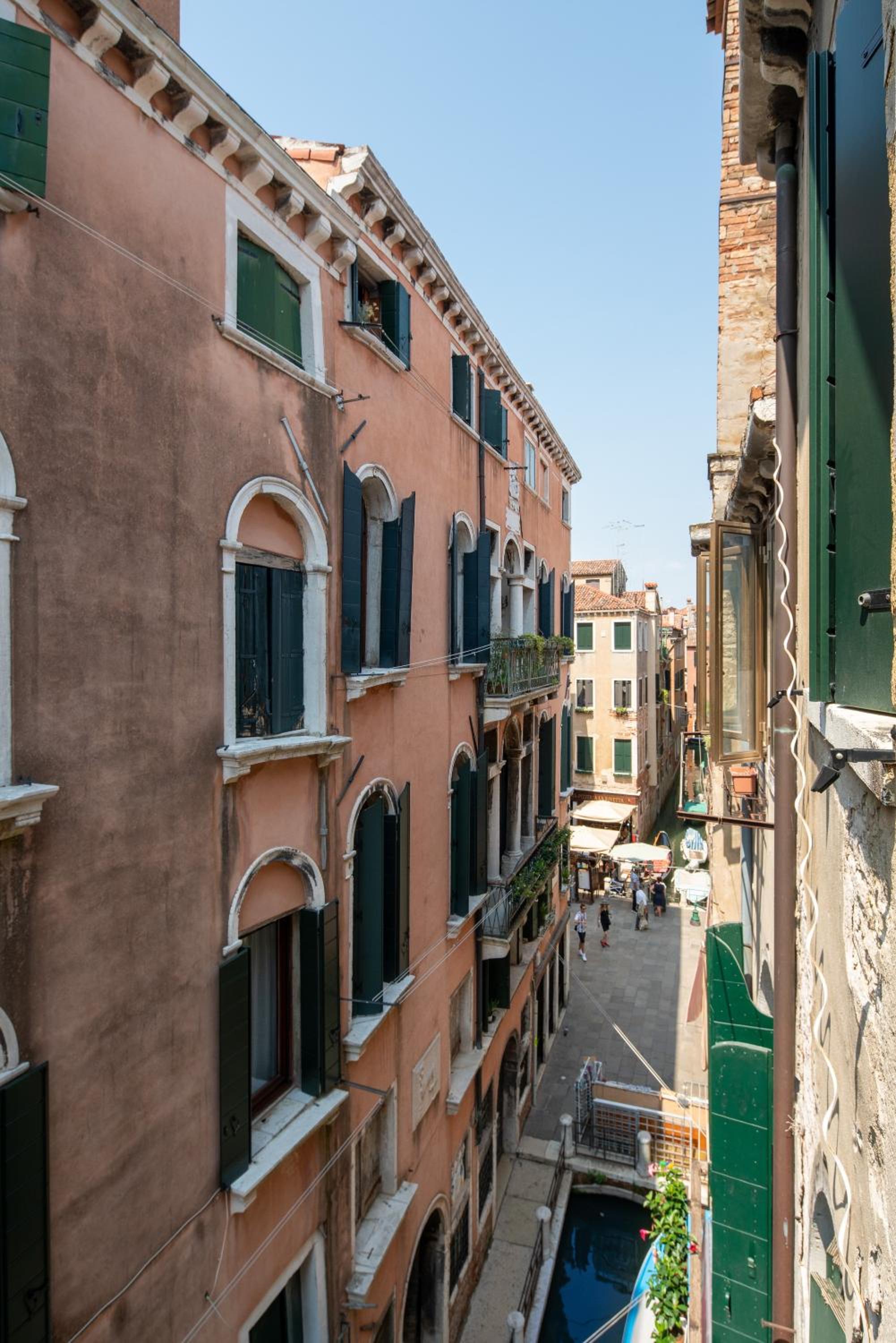 San Polo Canal View Apartments by Wonderful Italy — Venice