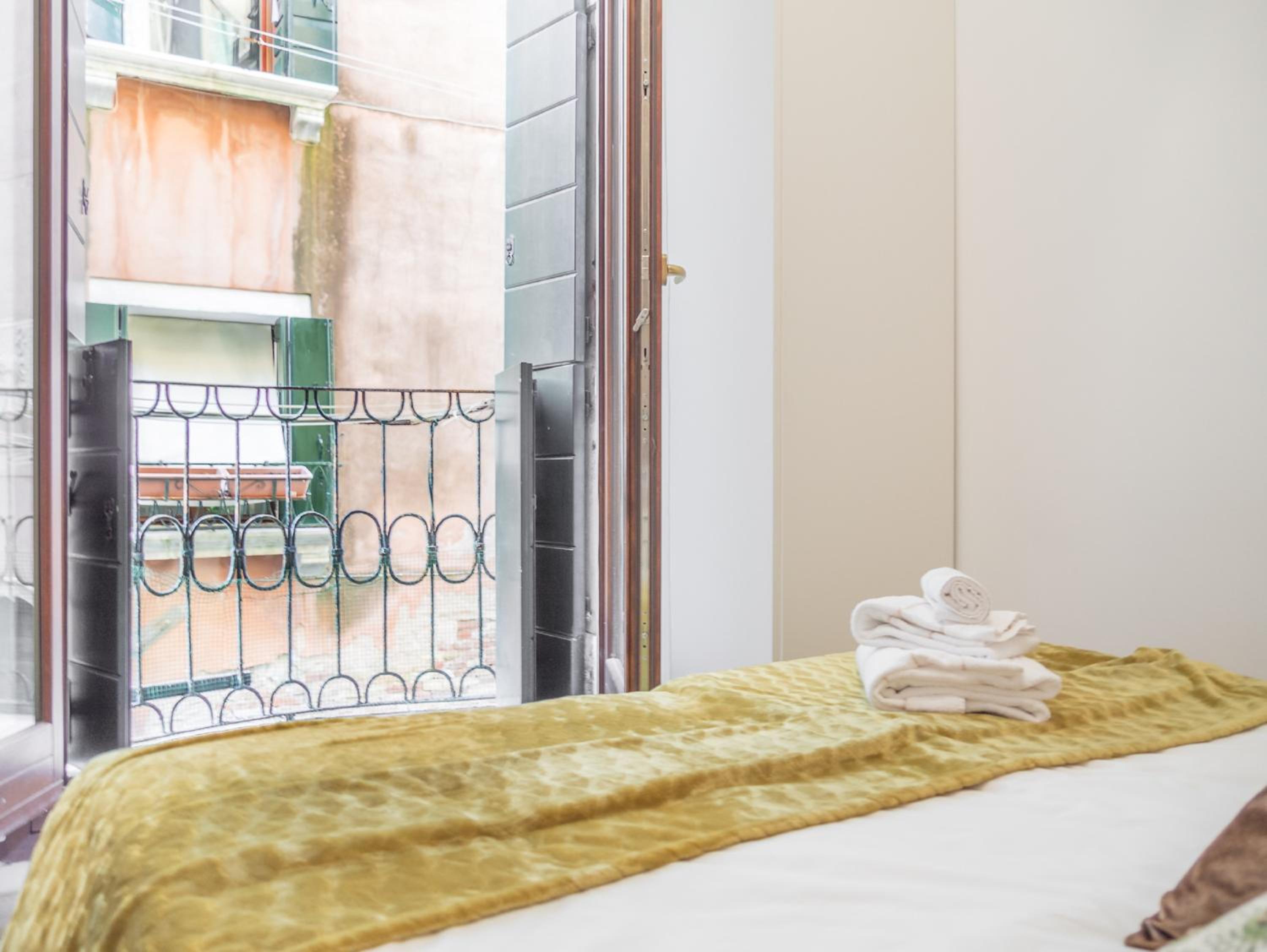 San Polo Canal View Apartments by Wonderful Italy photo 5