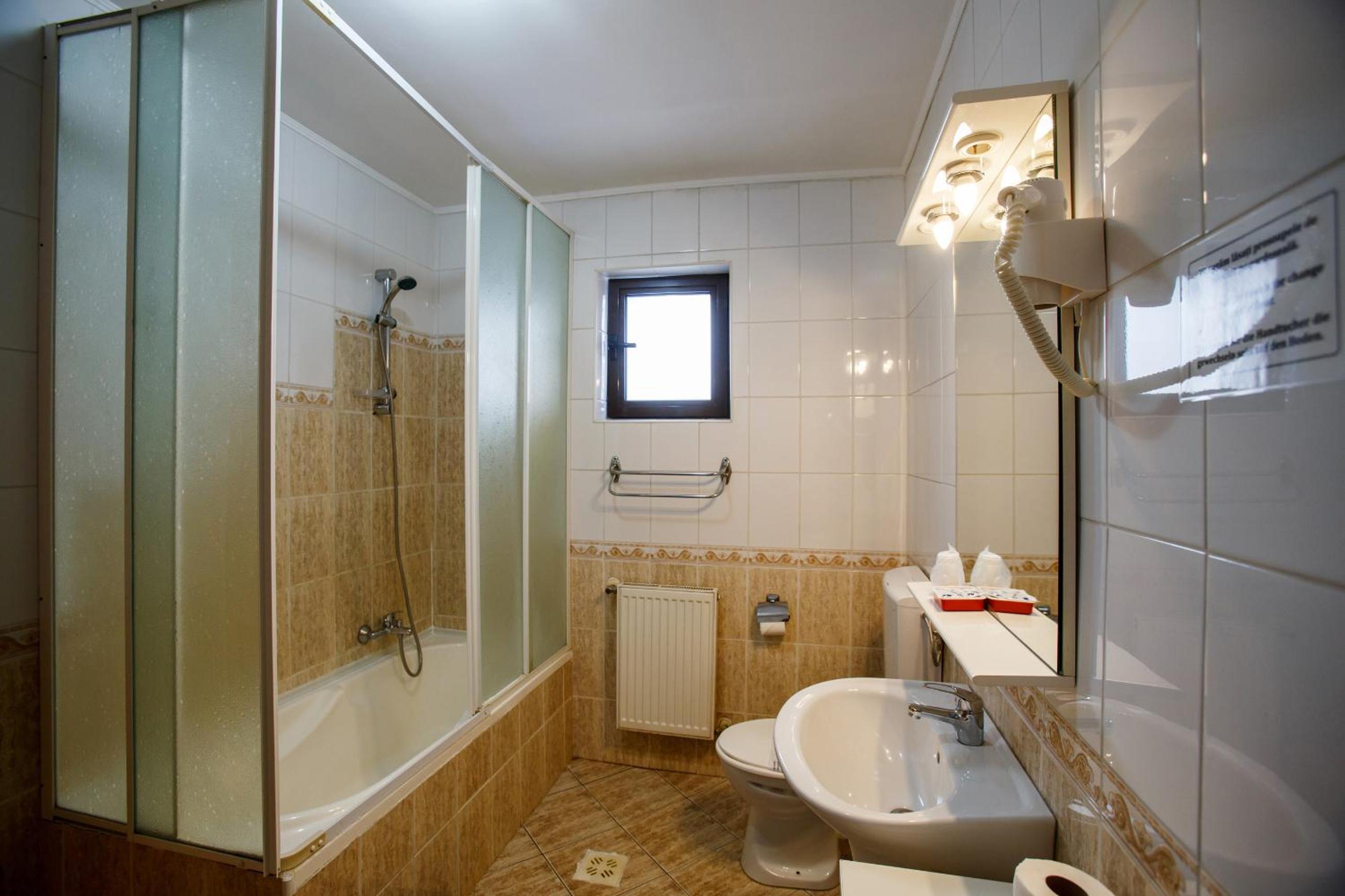 Photo 33