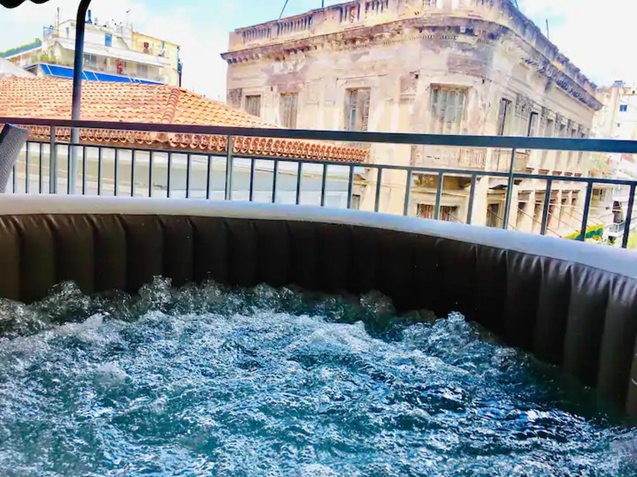 OpenAir HOT TUB/Big Balcony/Great Boutique Apt