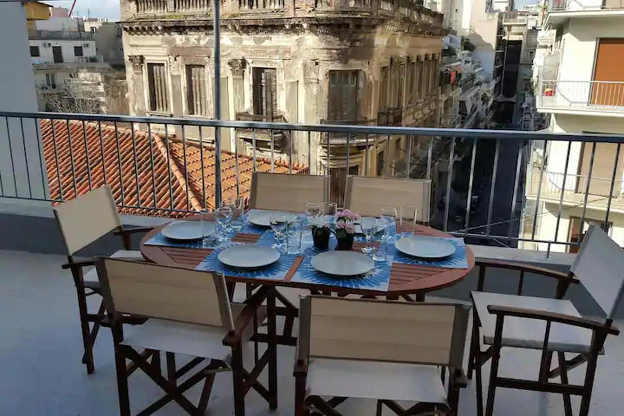 2BDR Boutique Full Apt in Plaka (BIG BALCONY)