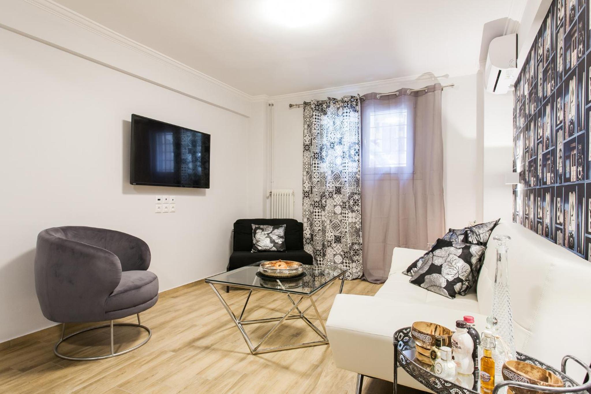 Amazing new Elegant Apt in the shadow of Acropolis (and Netflix)