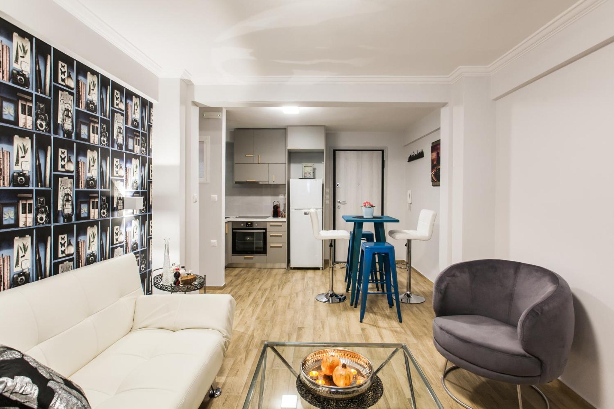 Amazing new Elegant Apt in the shadow of Acropolis (and Netflix)