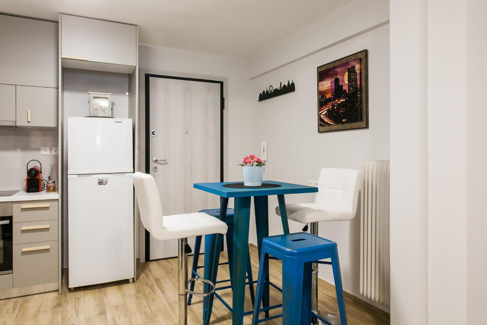 Amazing new Elegant Apt in the shadow of Acropolis (and Netflix)