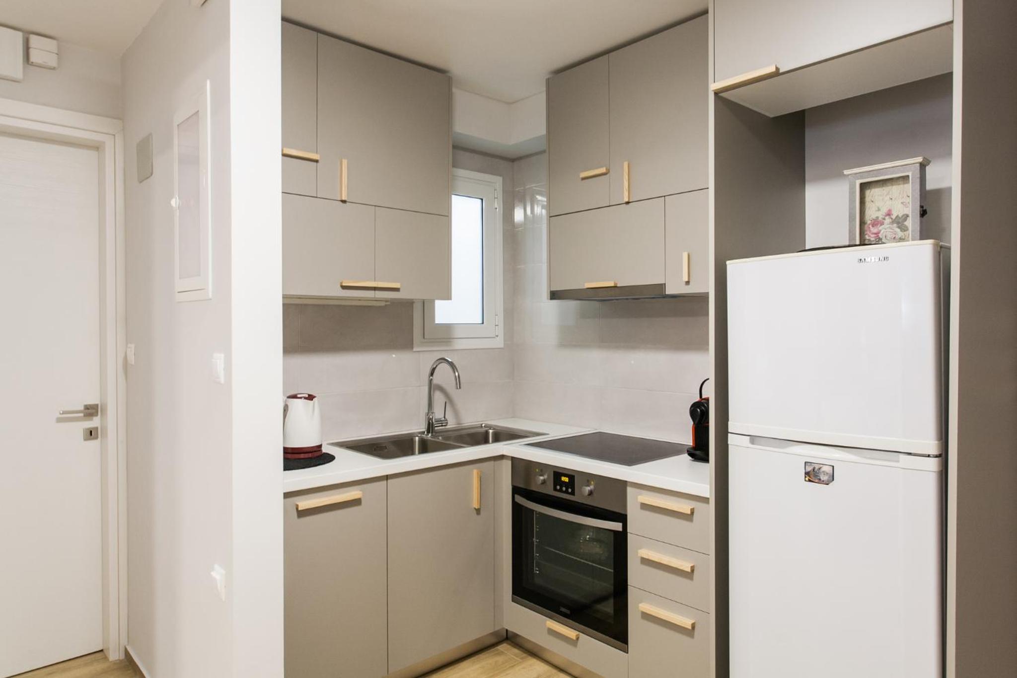 Amazing new Elegant Apt in the shadow of Acropolis (and Netflix)