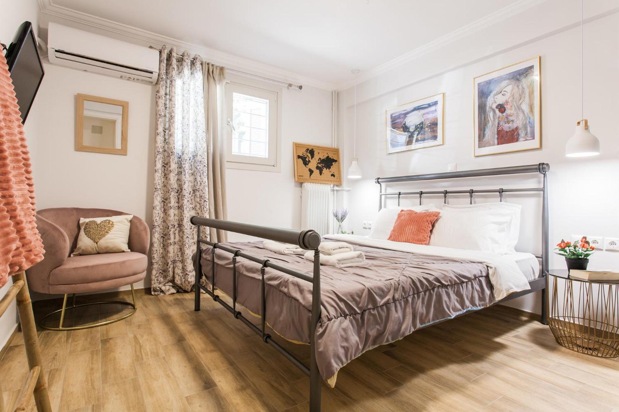 Amazing new Elegant Apt in the shadow of Acropolis (and Netflix)