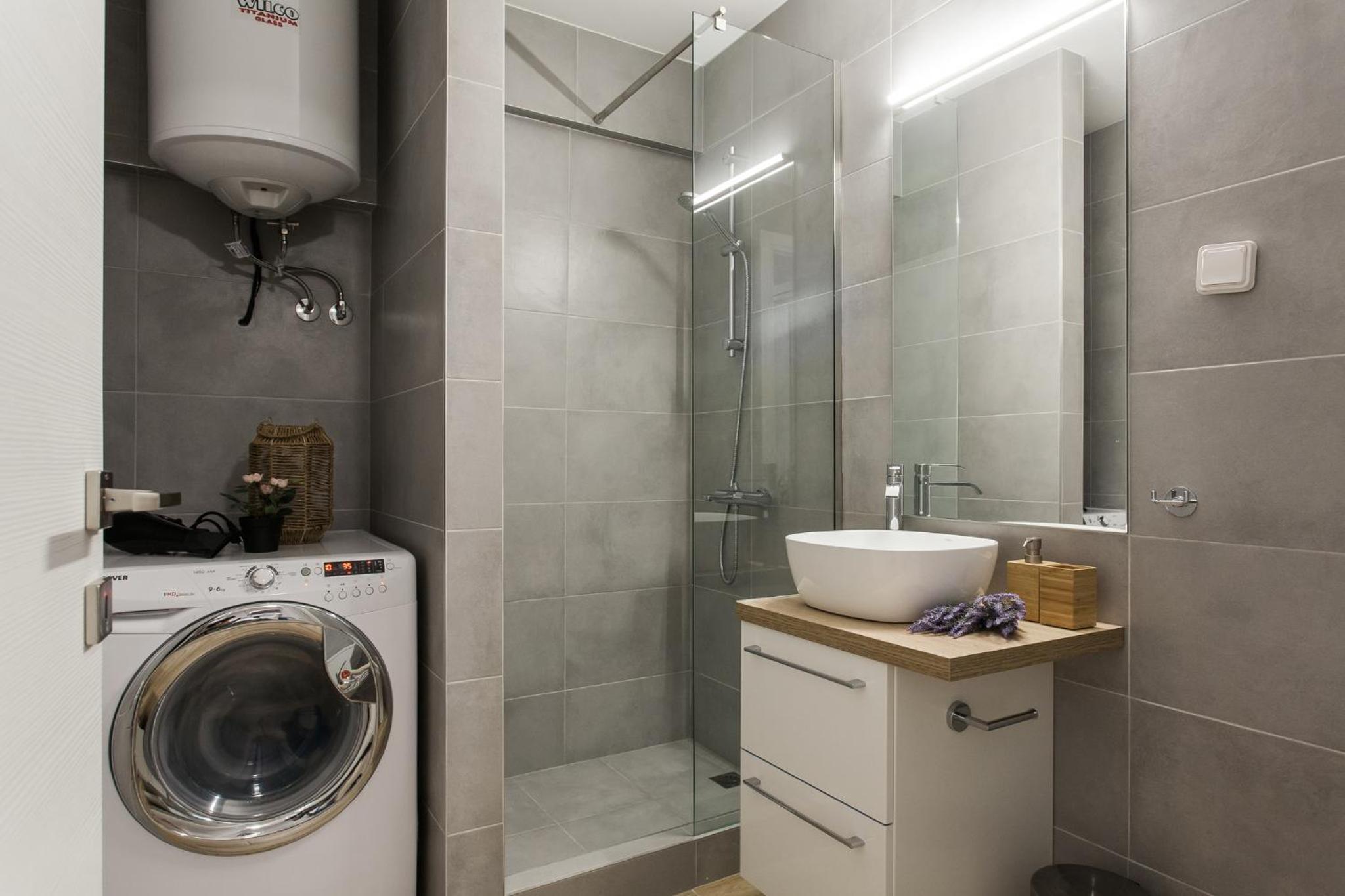 Amazing new Elegant Apt in the shadow of Acropolis (and Netflix)