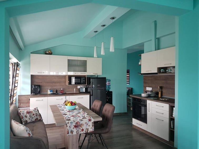 Deluxe Aquamarine view 4