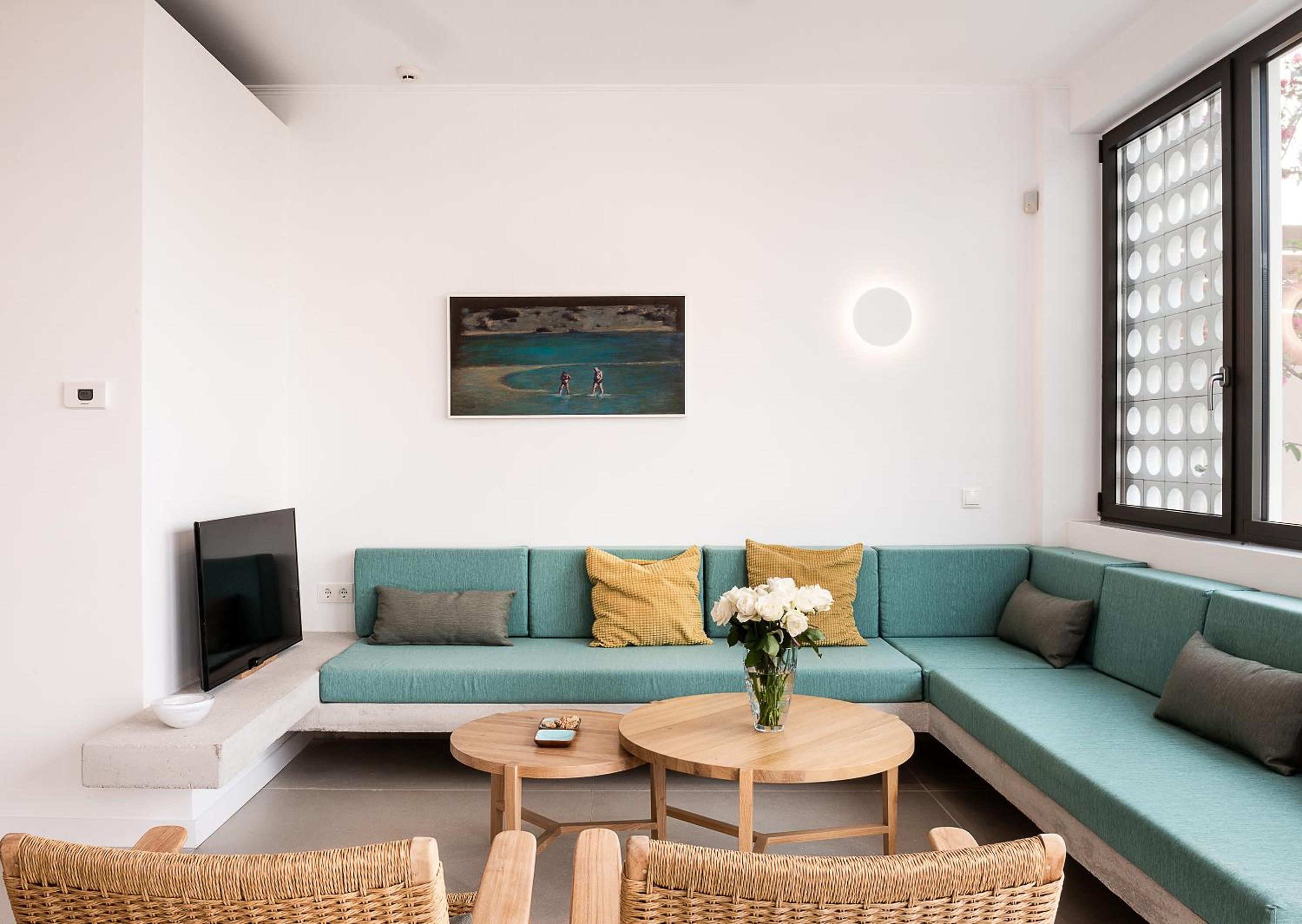 Fos Villa, a Luxe House with Private Heated Pool