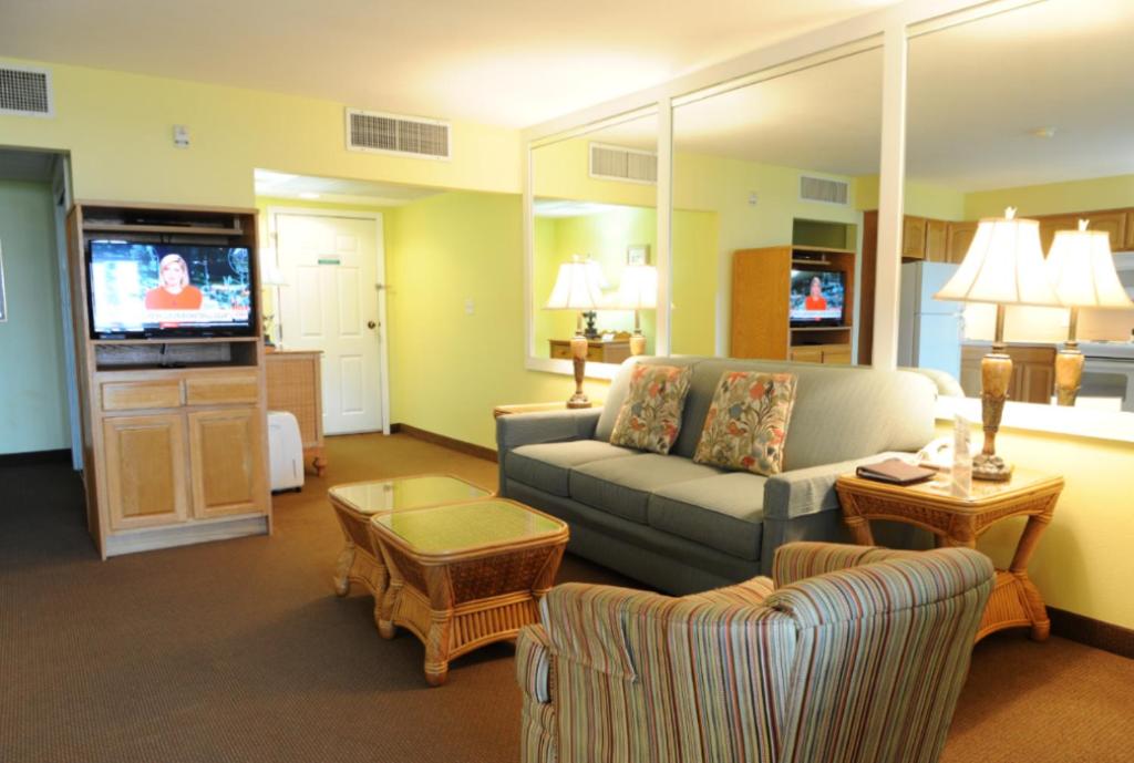 Getaways at Destin Holiday Beach Resort