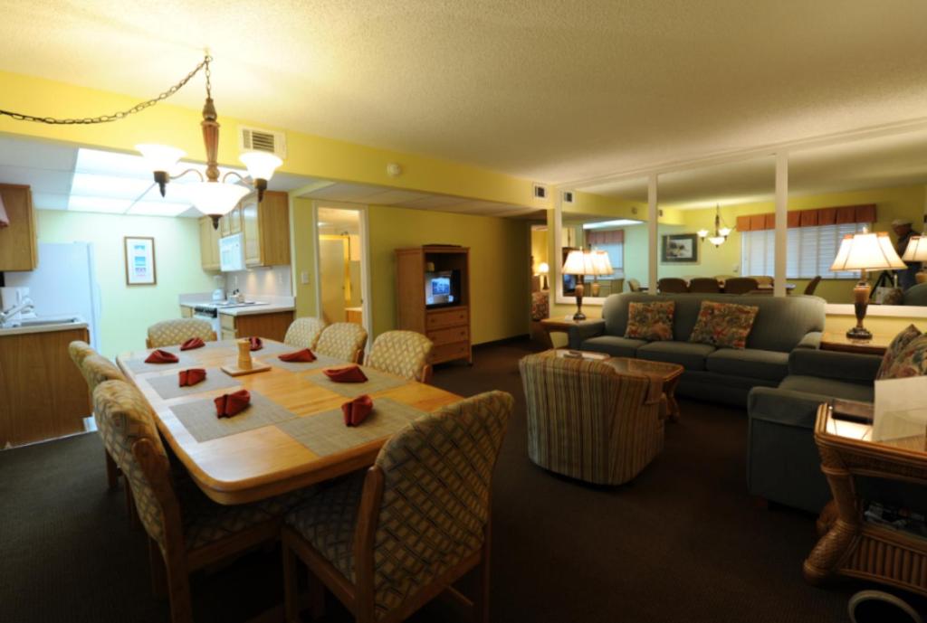 Getaways at Destin Holiday Beach Resort