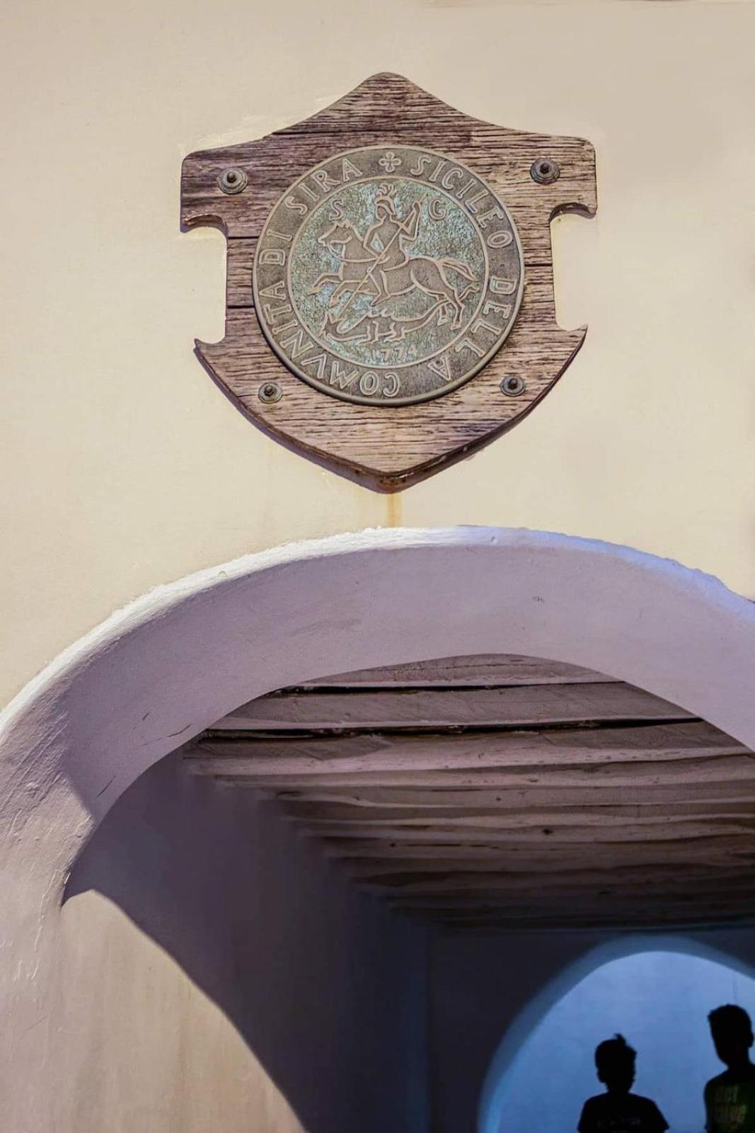 Azura, traditional residence in Ano Syros view 5