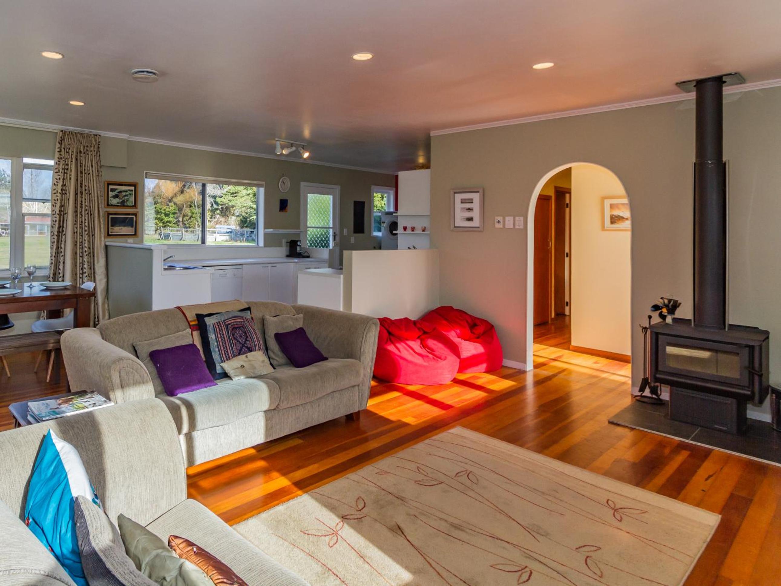 Snowcano Cottage - Rangataua Holiday Home
