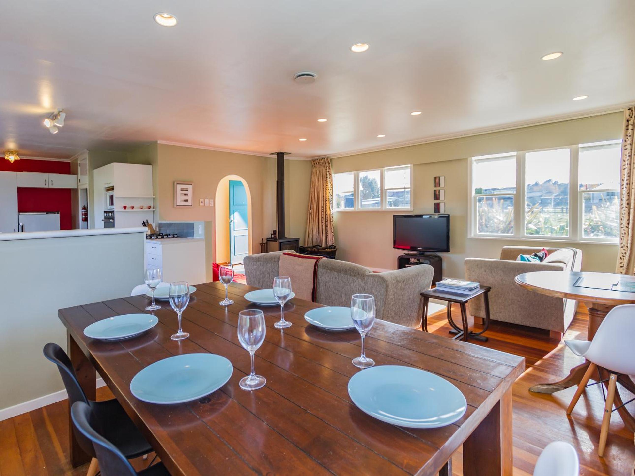 Snowcano Cottage - Rangataua Holiday Home