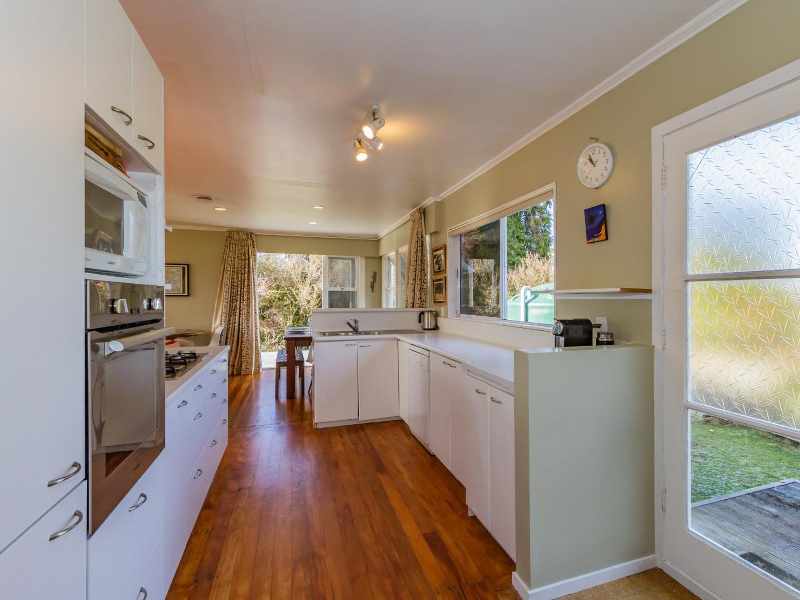 Snowcano Cottage - Rangataua Holiday Home