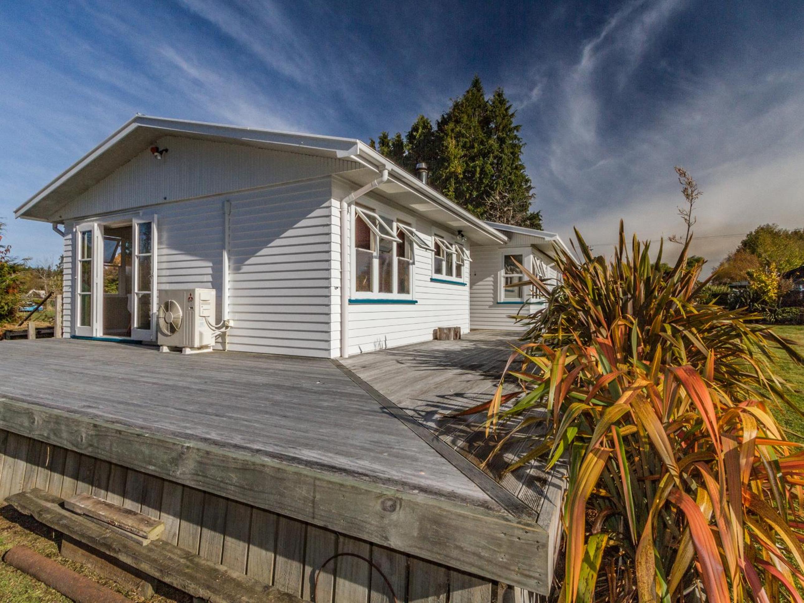 Snowcano Cottage - Rangataua Holiday Home