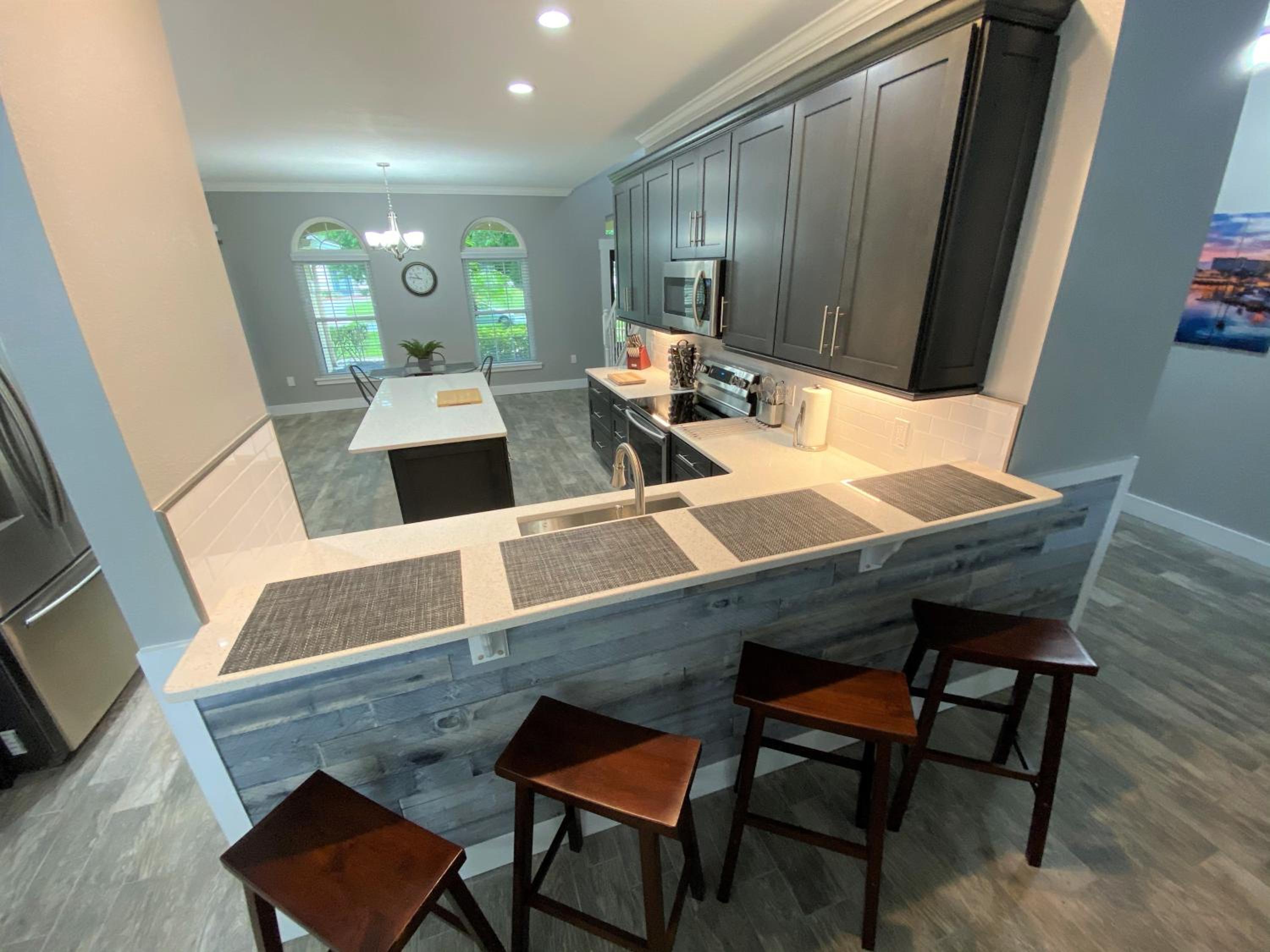 Phenomenal 7BR 4 Master Suites Southeast Pool Hot Tub Gas BBQ 2 Miles to Disney