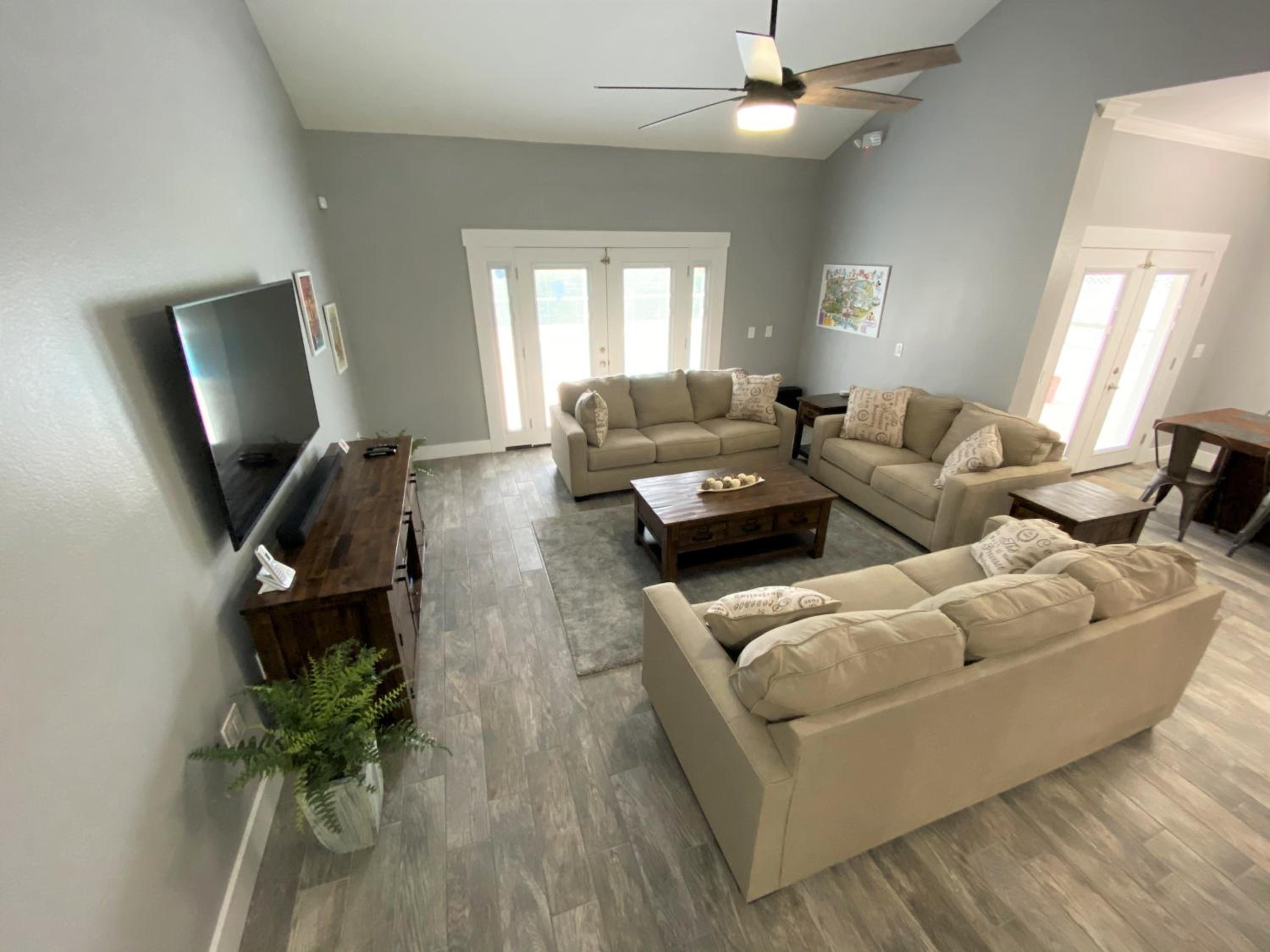 Phenomenal 7BR 4 Master Suites Southeast Pool Hot Tub Gas BBQ 2 Miles to Disney
