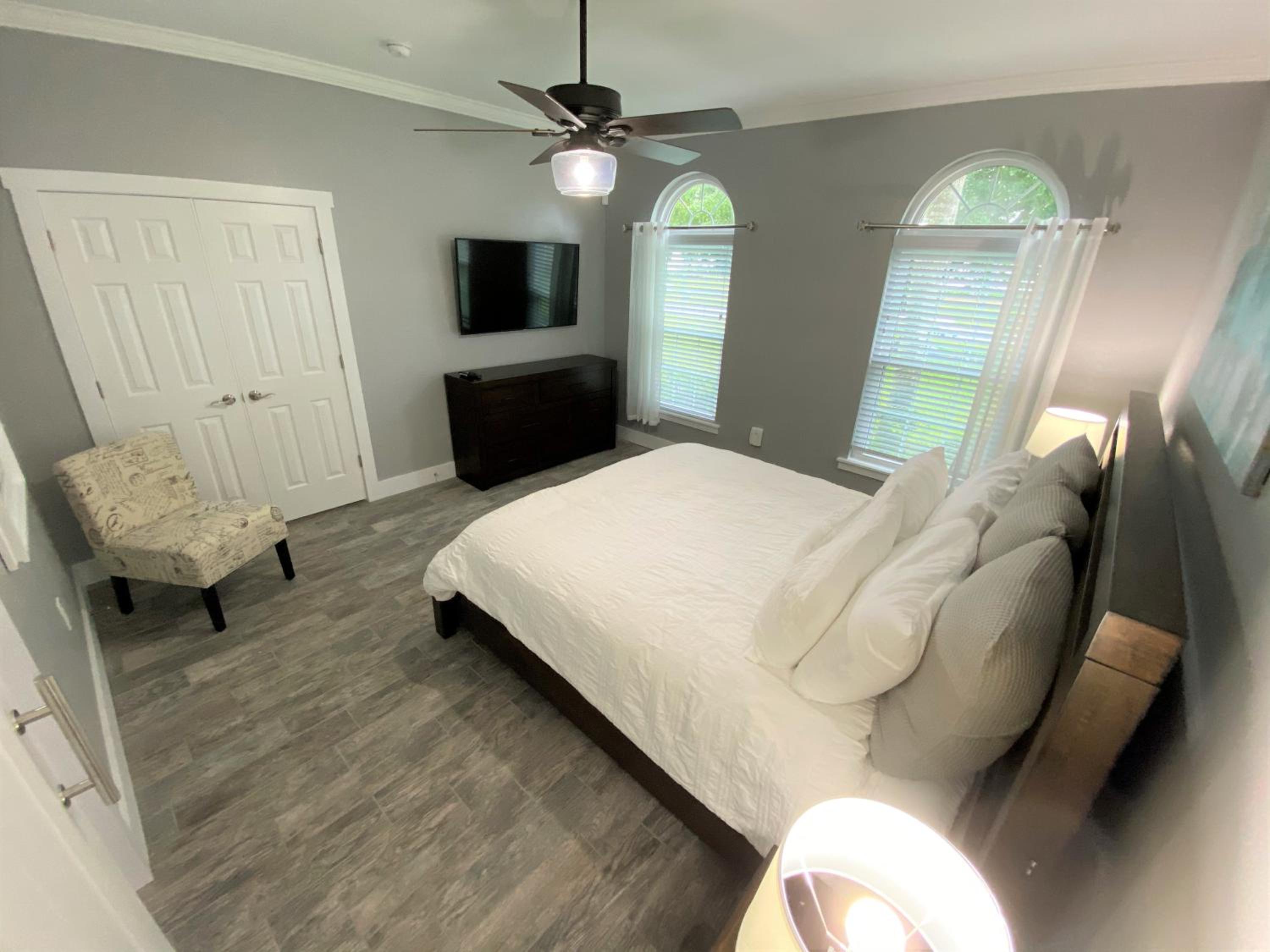 Phenomenal 7BR 4 Master Suites Southeast Pool Hot Tub Gas BBQ 2 Miles to Disney