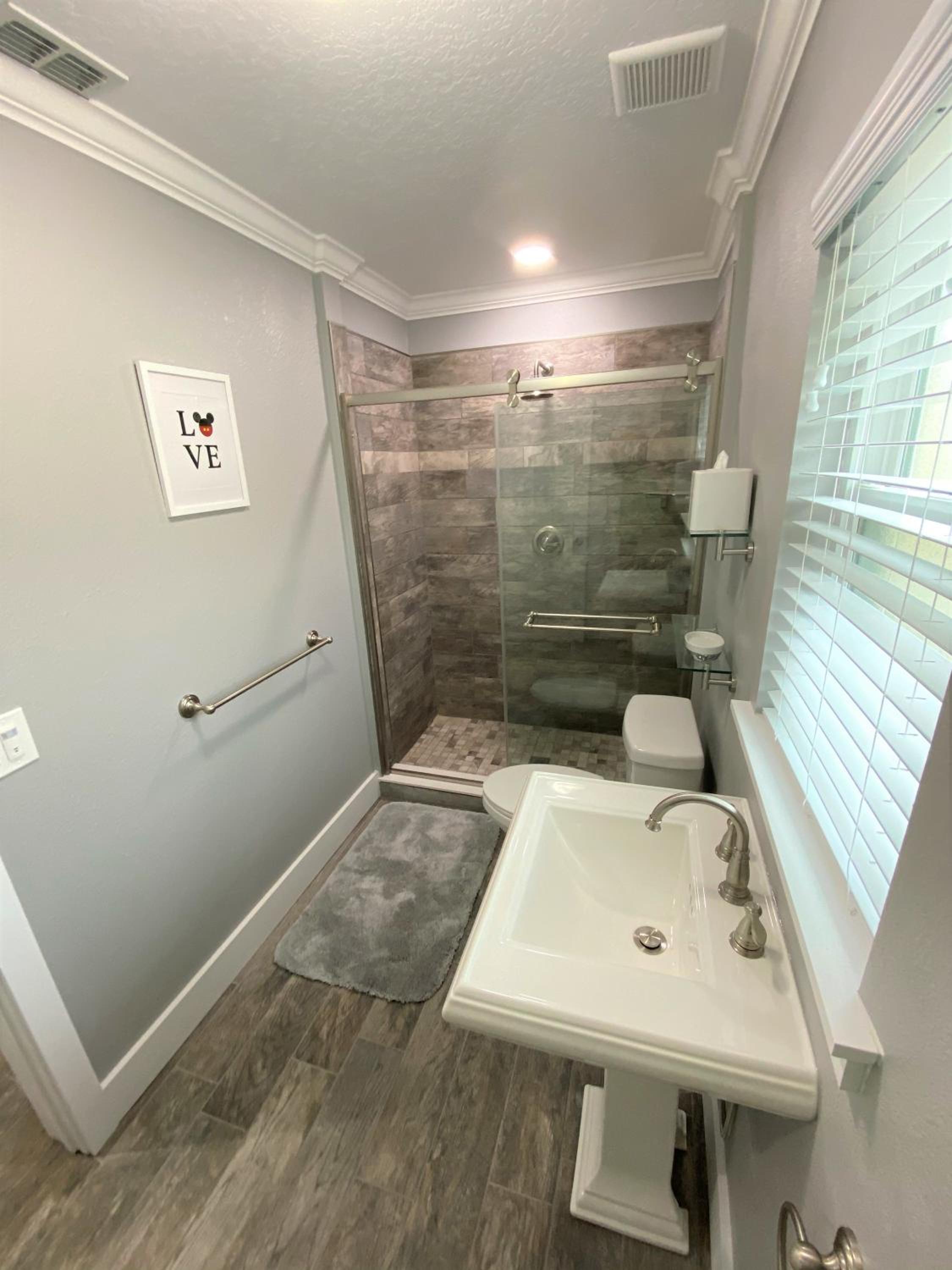 Phenomenal 7BR 4 Master Suites Southeast Pool Hot Tub Gas BBQ 2 Miles to Disney