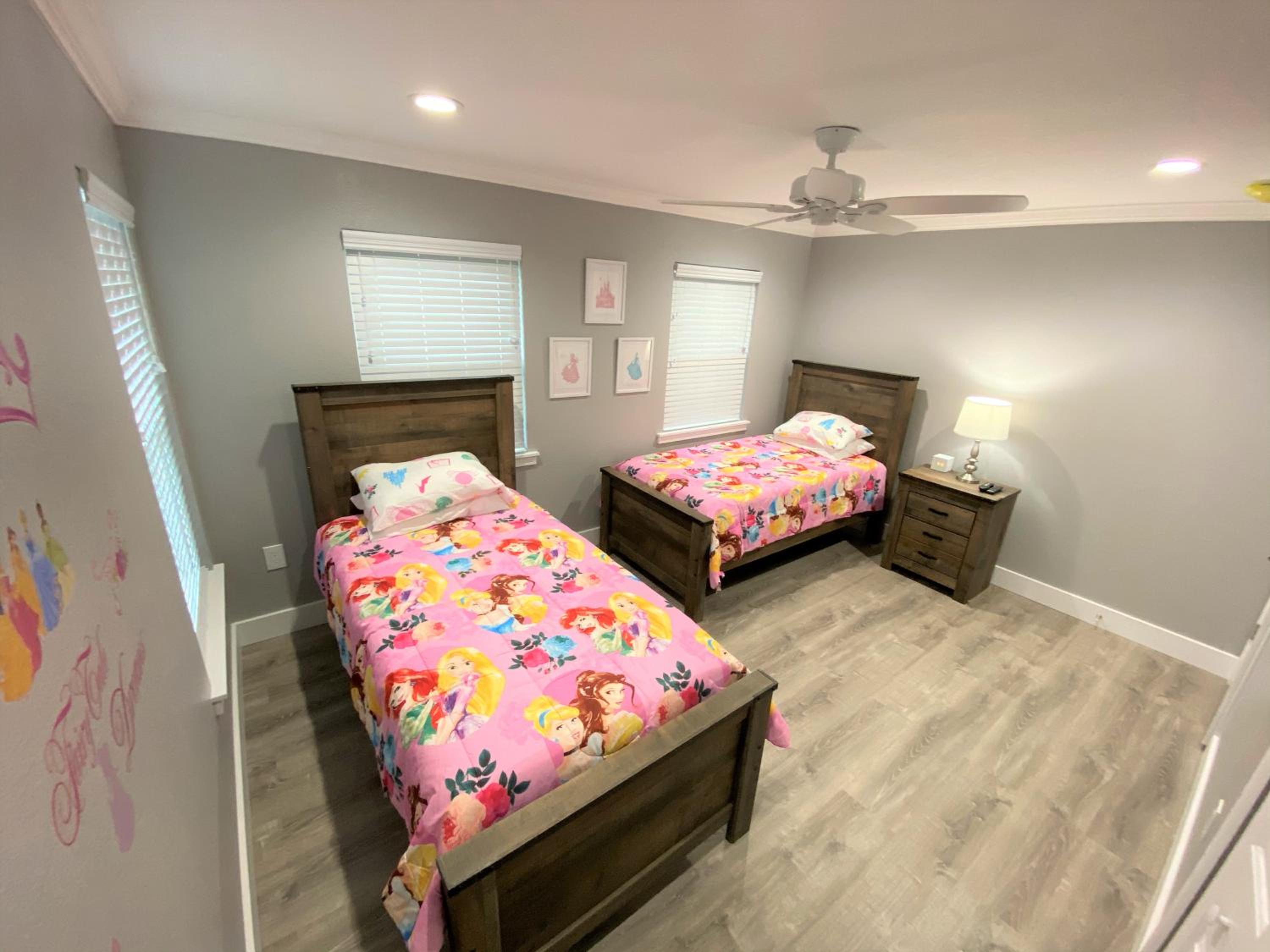 Phenomenal 7BR 4 Master Suites Southeast Pool Hot Tub Gas BBQ 2 Miles to Disney