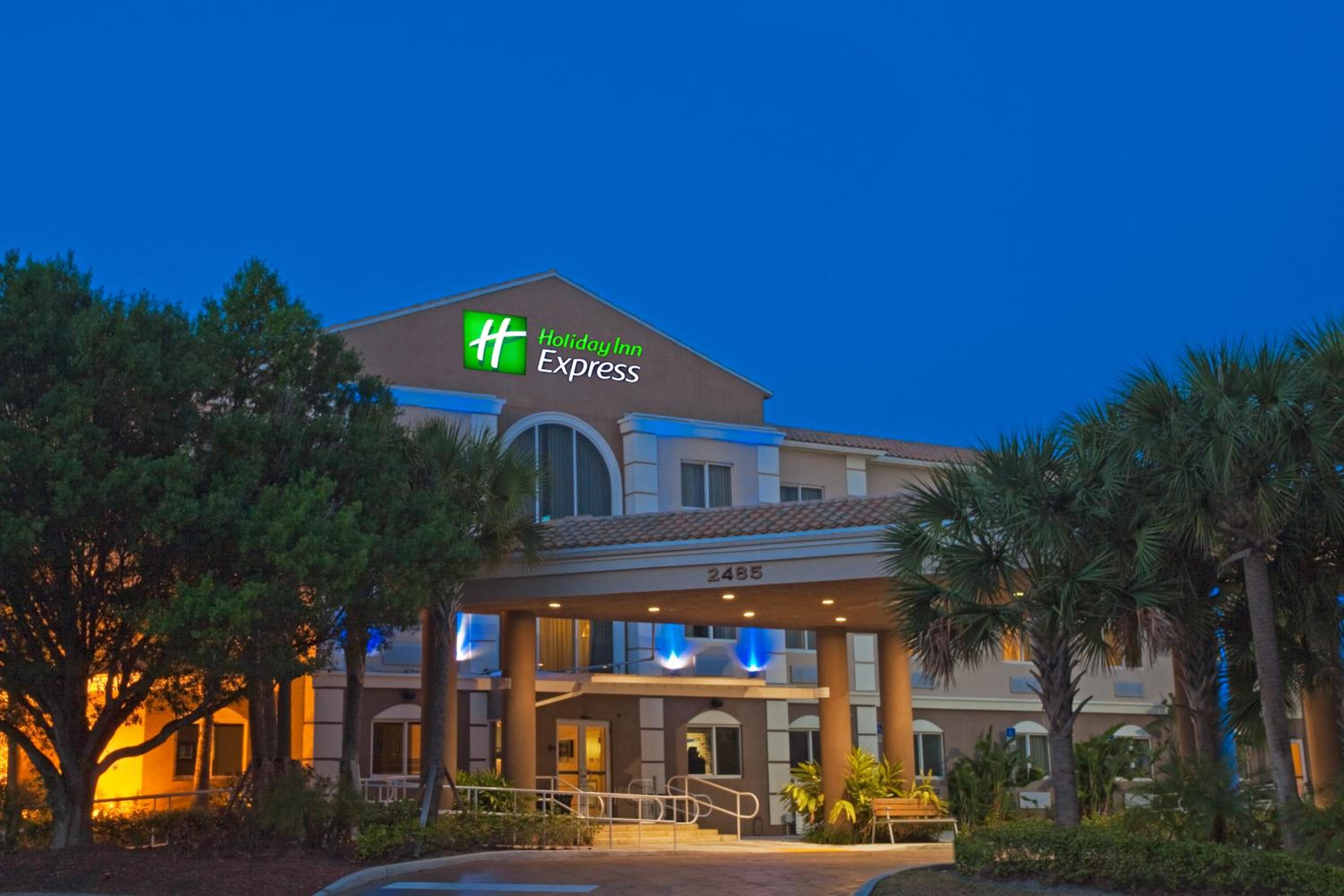 Hotel Holiday Inn Express West Palm Beach Metrocentre, an IHG Hotel - Image 1