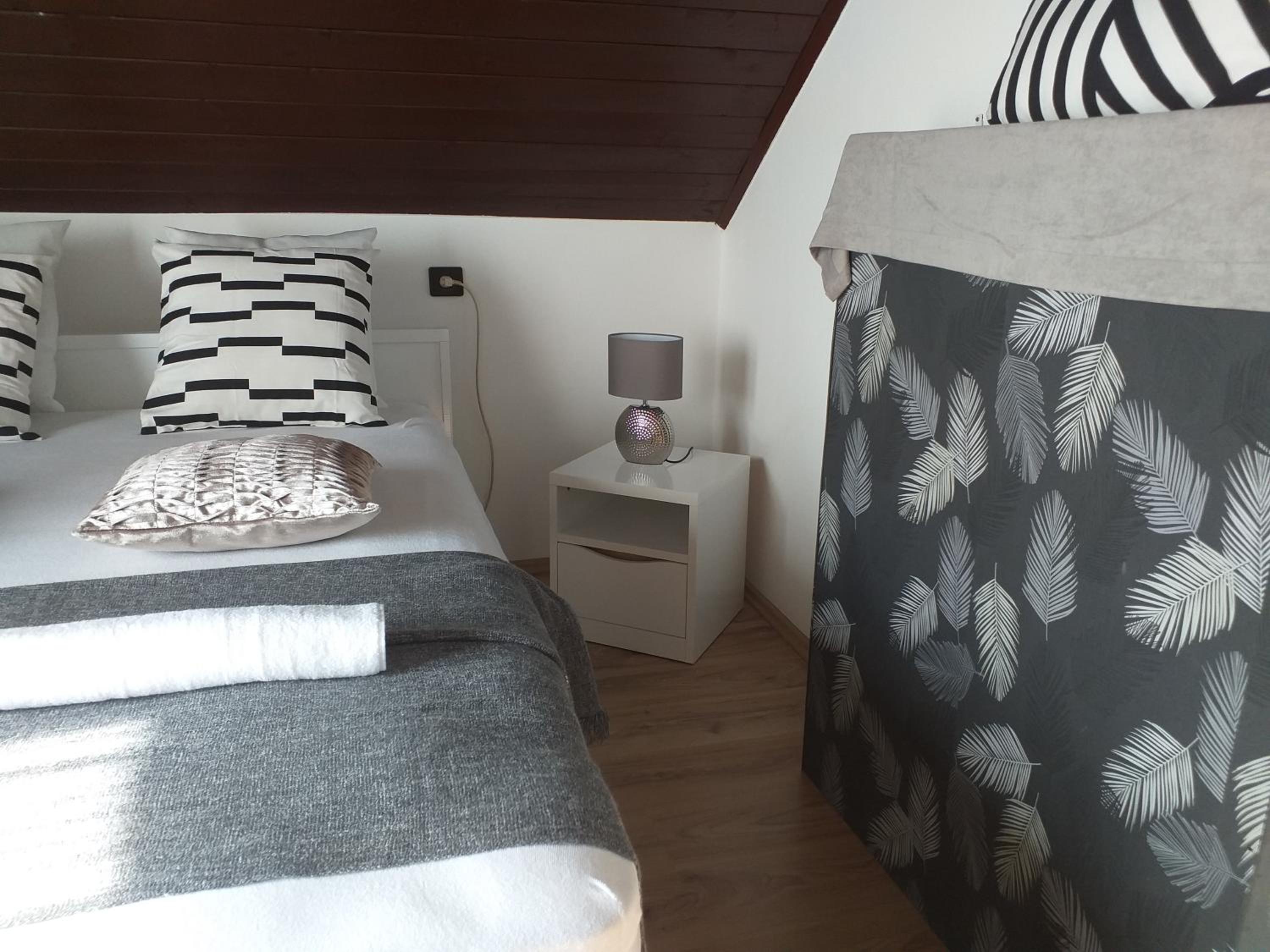 ART INN APARTMANHÁZ BALATON-GYENESDIÁS