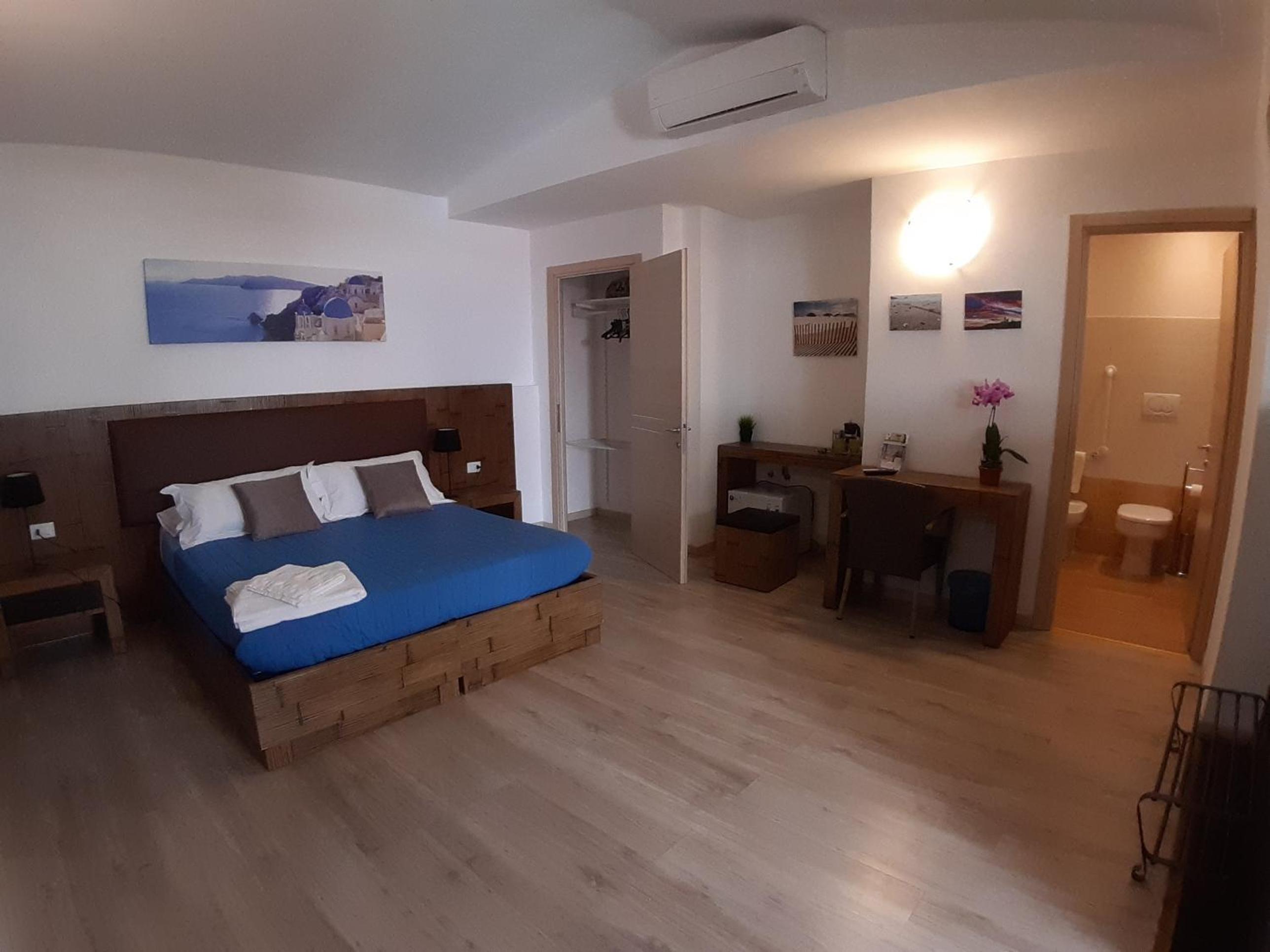 Locanda Sapori en Sanremo — hotel room
