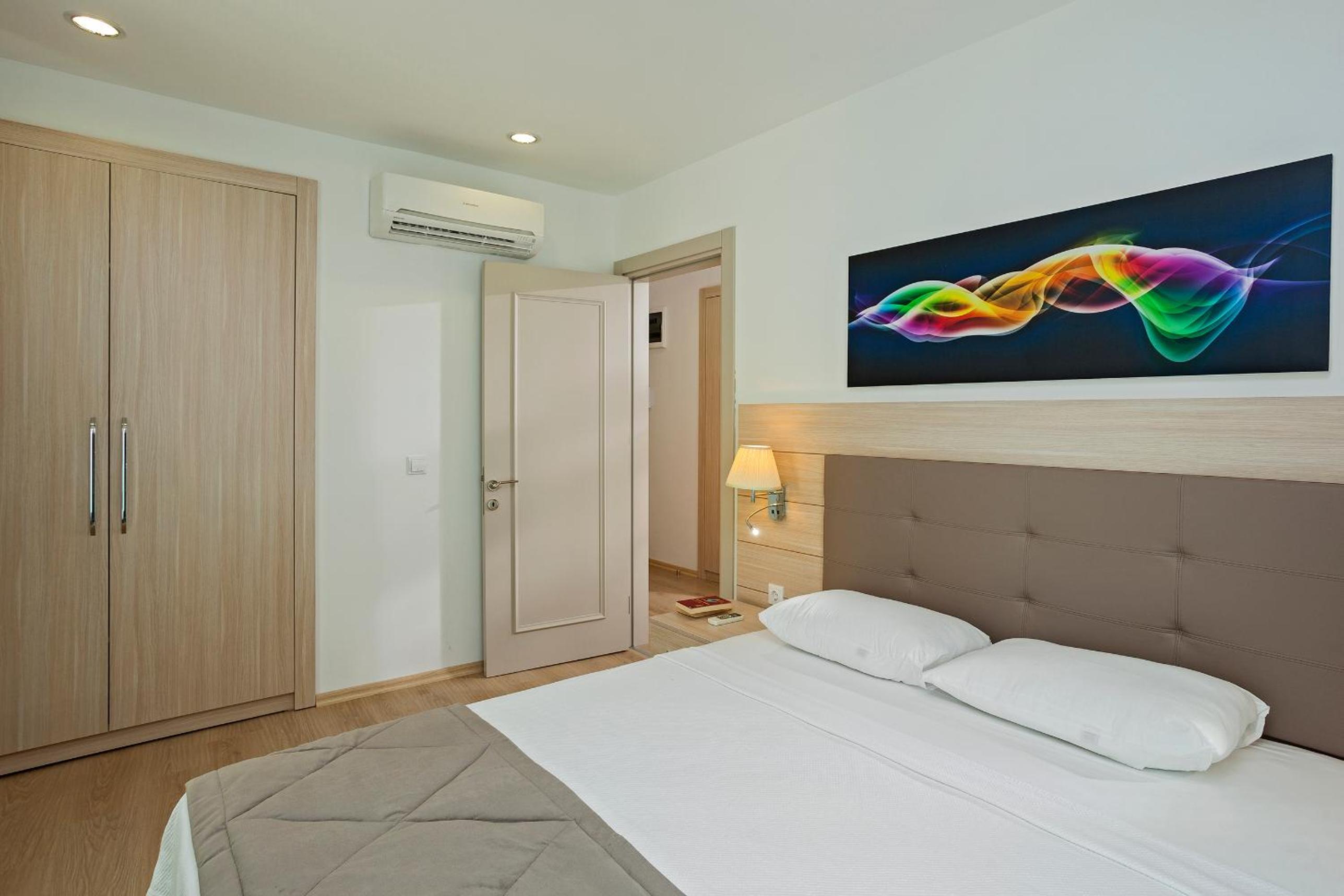 The Room Hotel & Apartments - Image 29