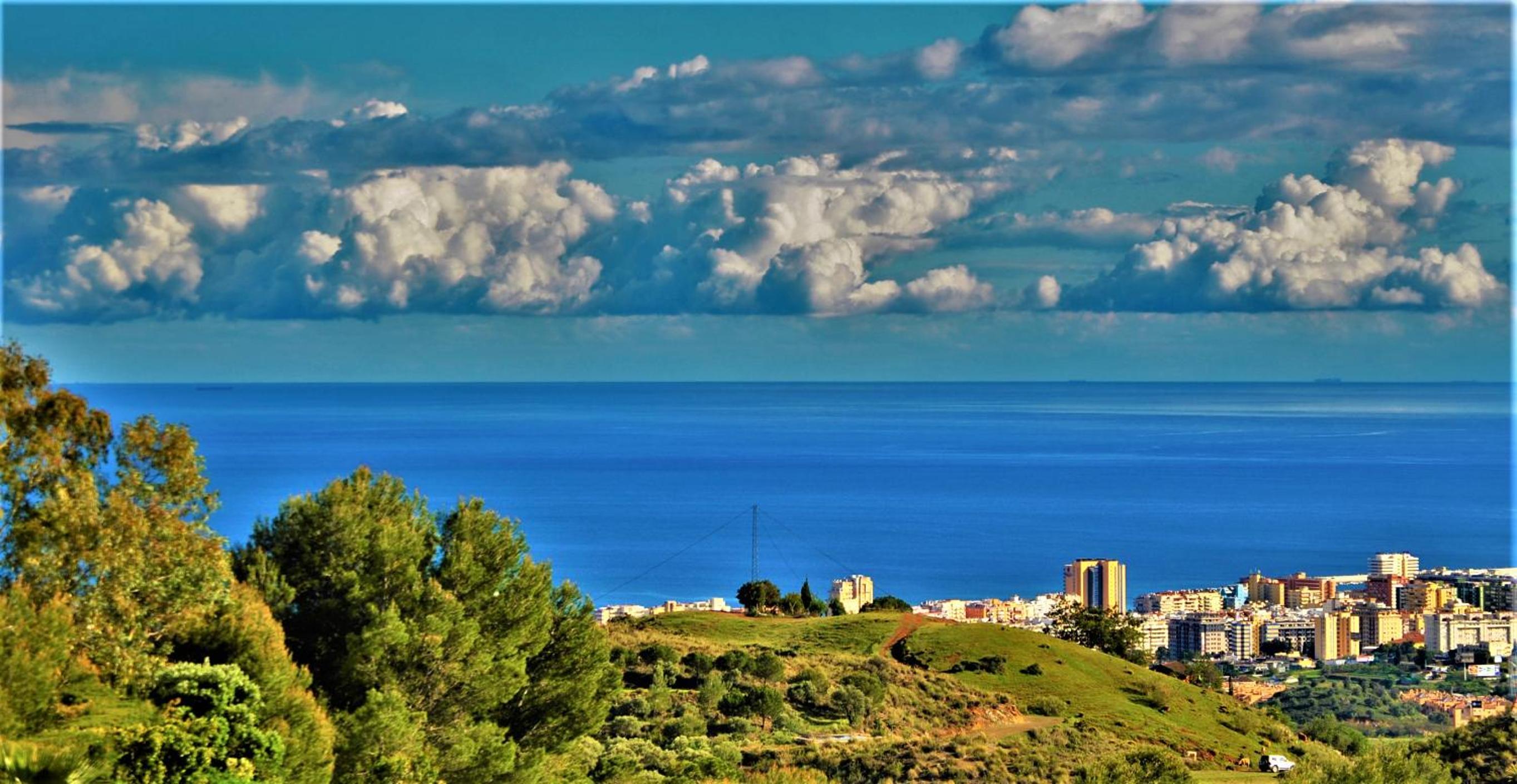Holiday villa in 10 min from Fuengirola beach with sea views pool BBQ parking WiFi aircon big garden view 3